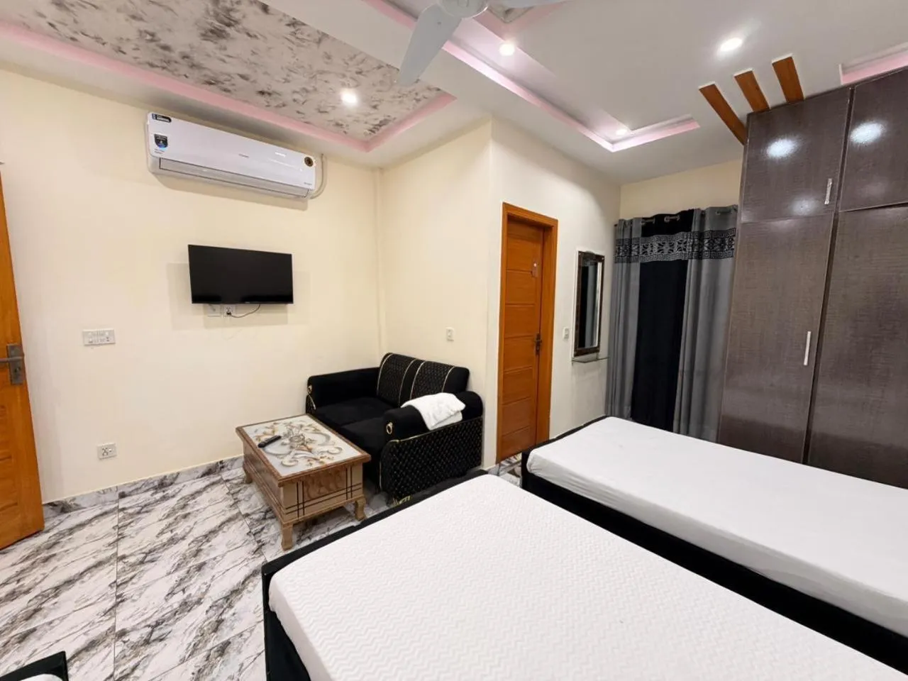 Bedroom, Bed in Serene Elegance Hotel