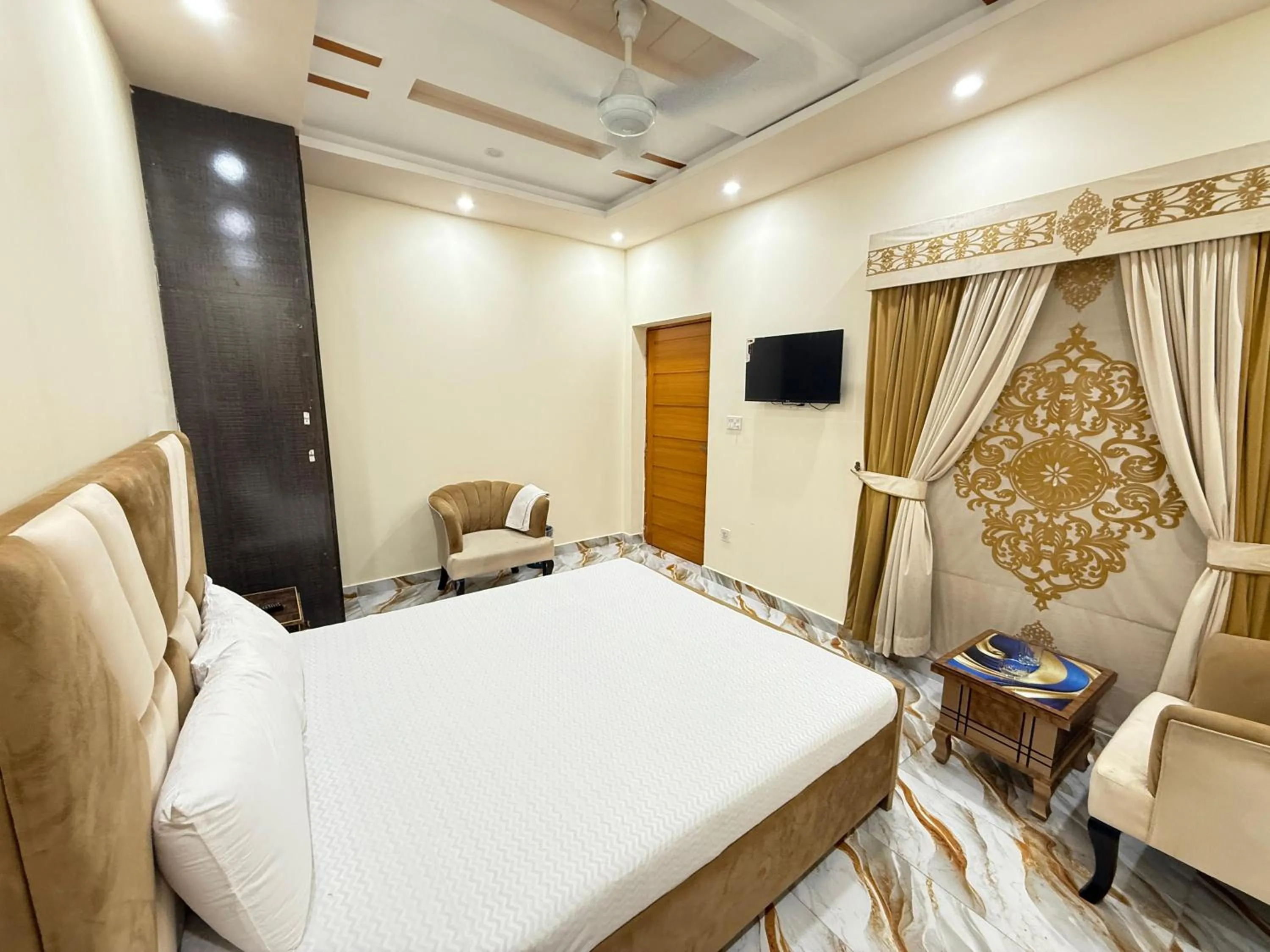 Bed in Serene Elegance Hotel