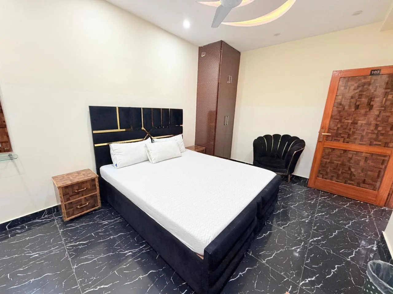 Bedroom, Bed in Serene Elegance Hotel