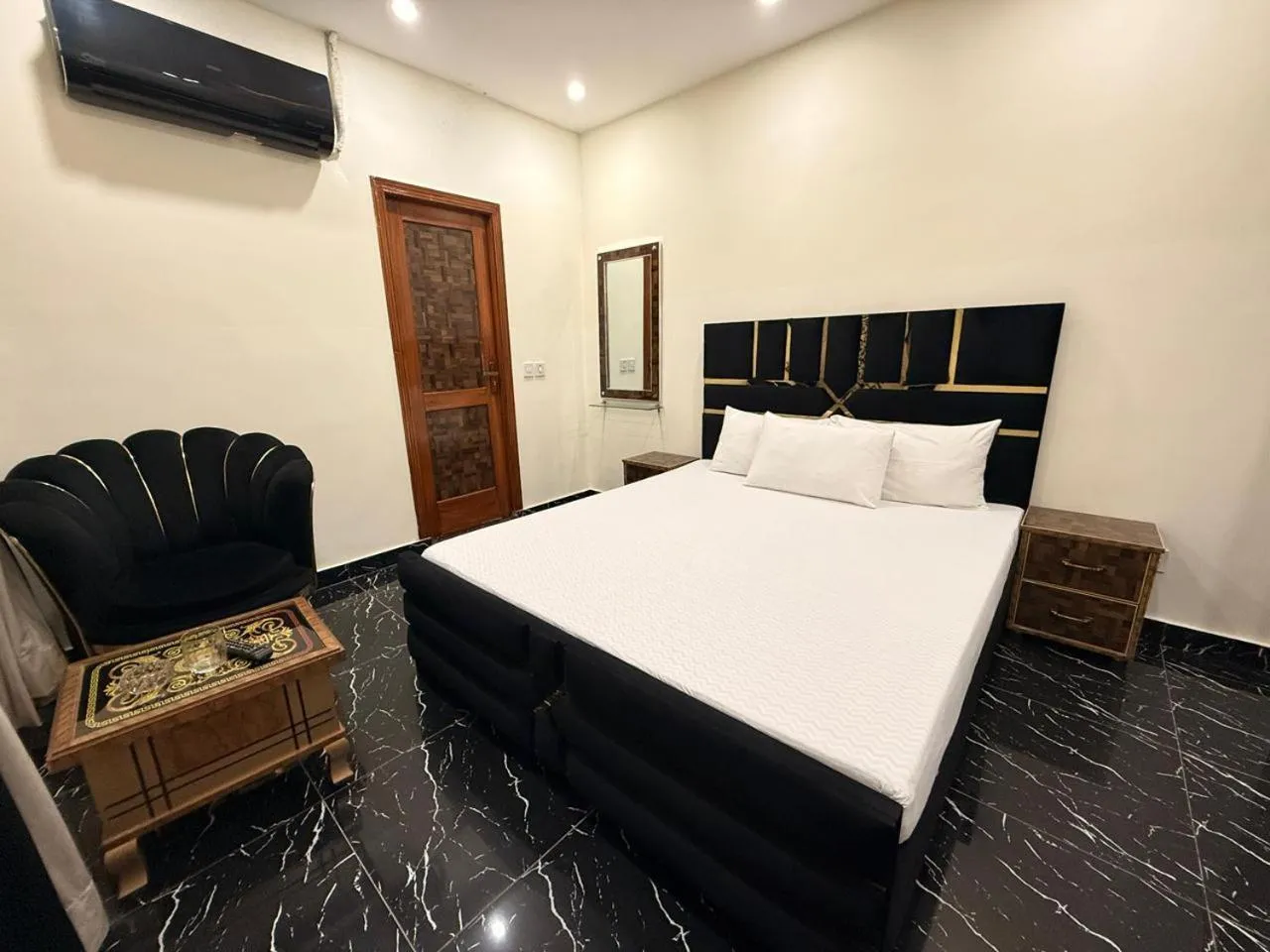 Bedroom, Bed in Serene Elegance Hotel