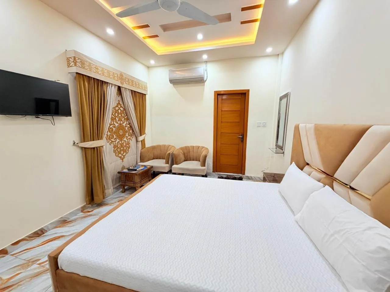 Bedroom, Bed in Serene Elegance Hotel