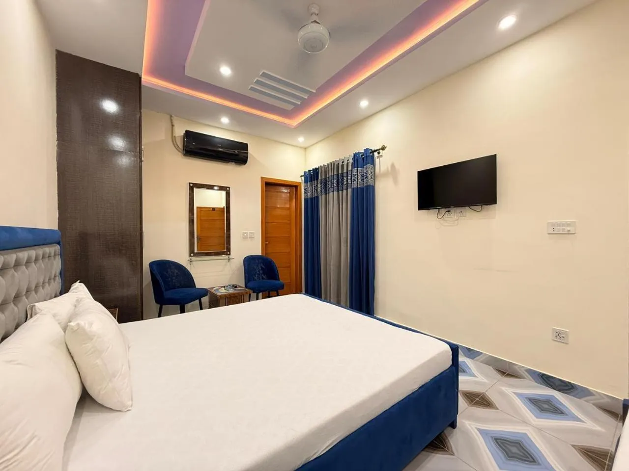 Bedroom, Bed in Serene Elegance Hotel