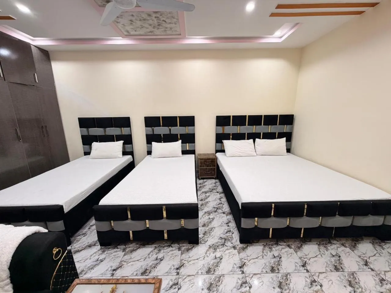 Bedroom, Bed in Serene Elegance Hotel