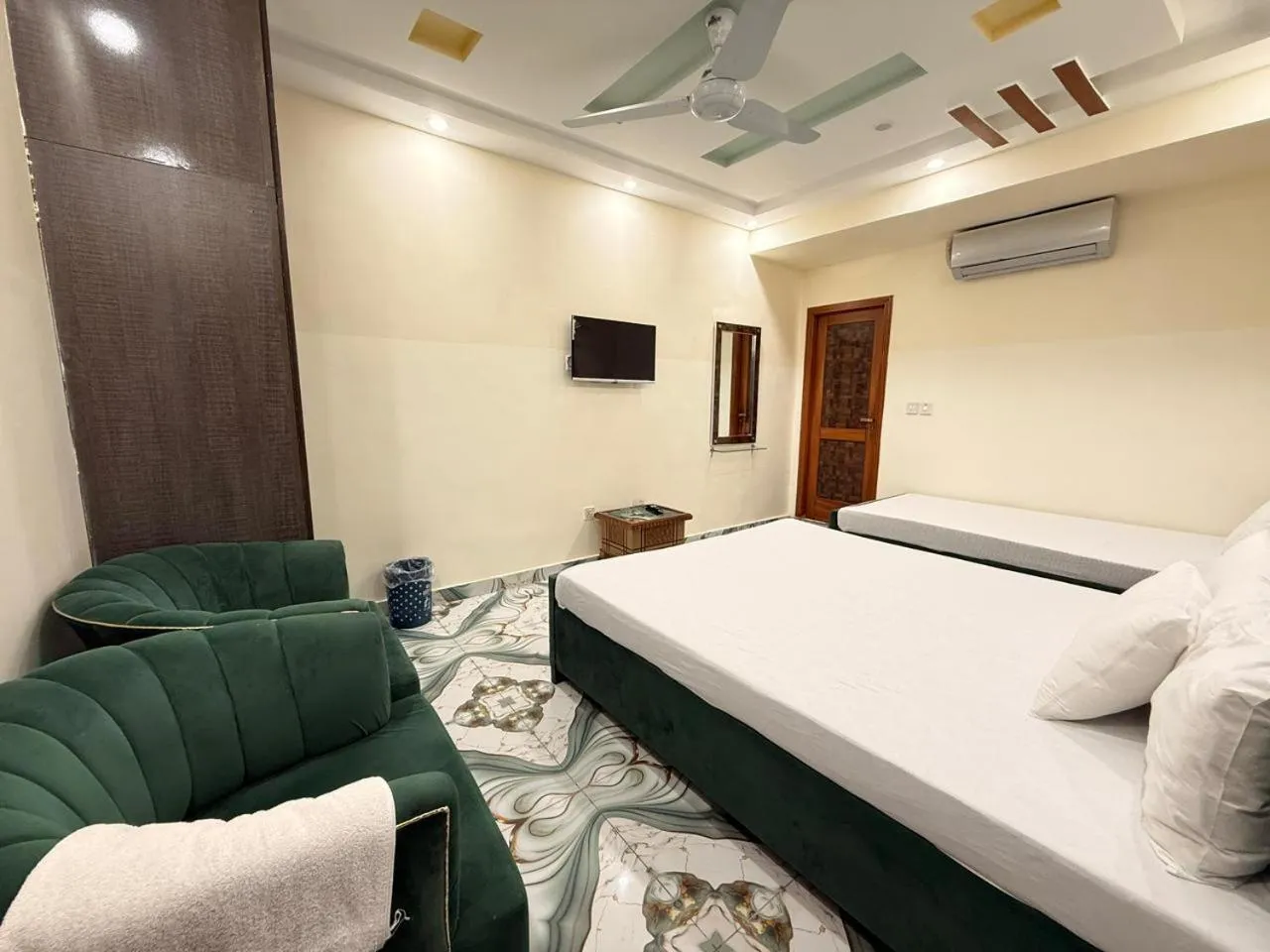 Bedroom, Bed in Serene Elegance Hotel