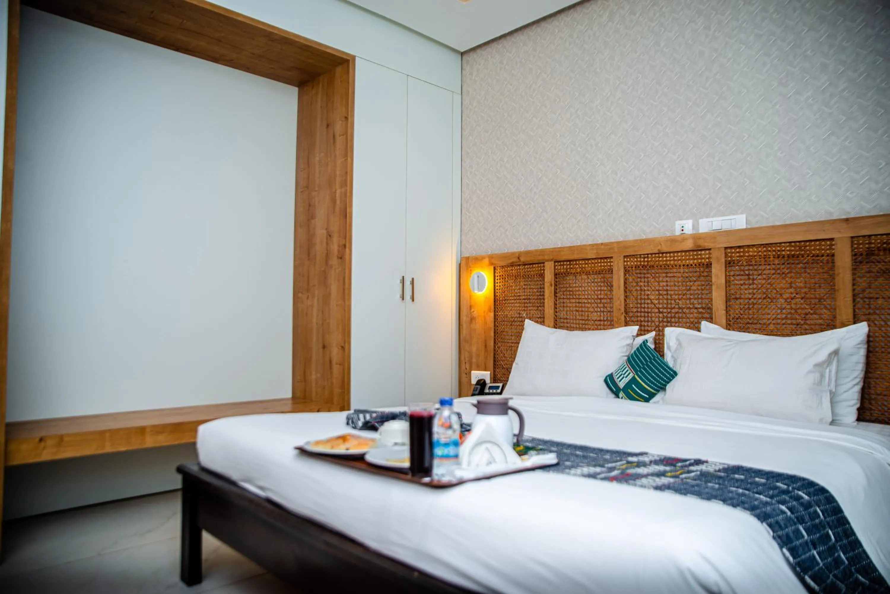 Breakfast, Bed in Hotel Yatchenin Abidjan