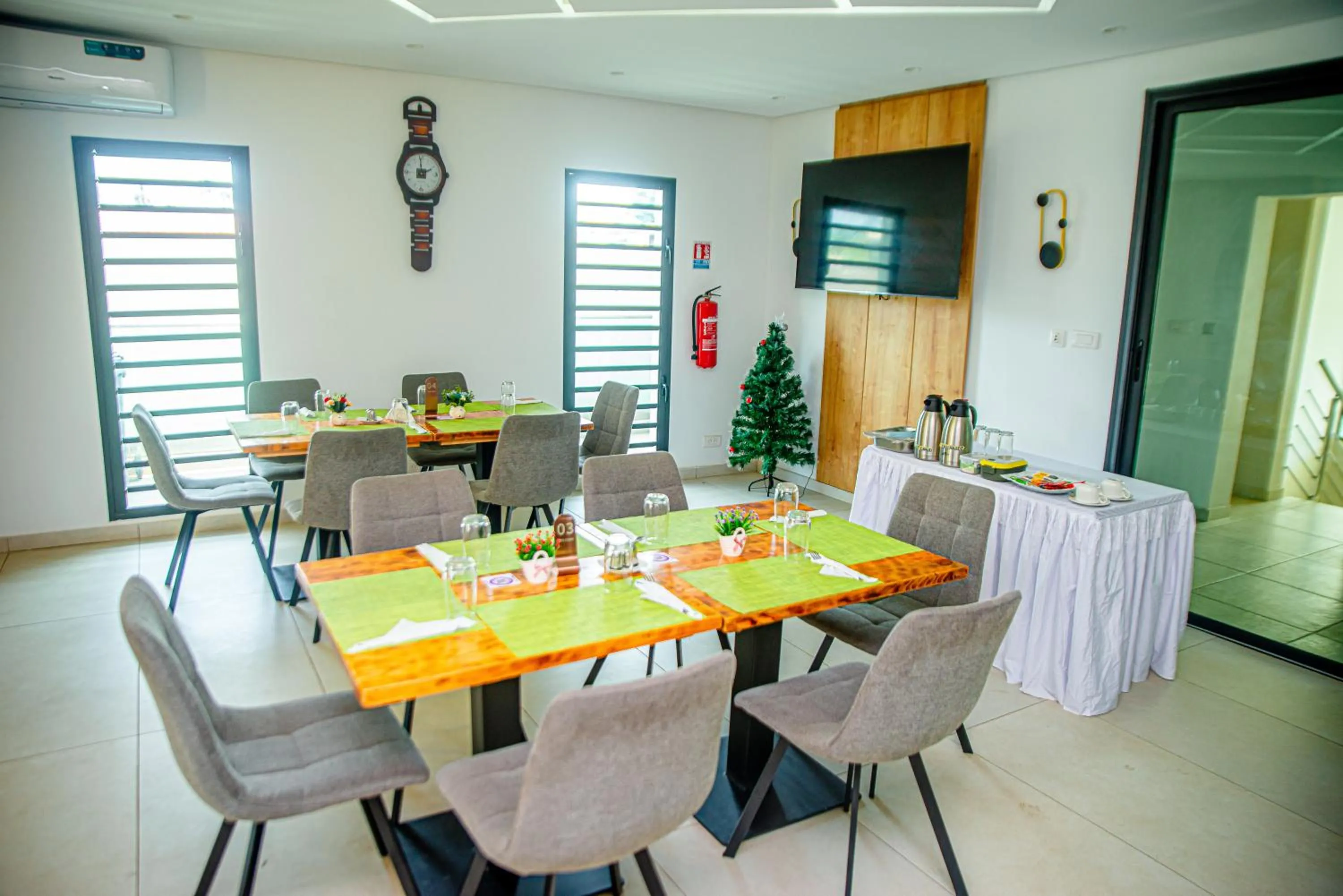 Restaurant/places to eat in Hotel Yatchenin Abidjan