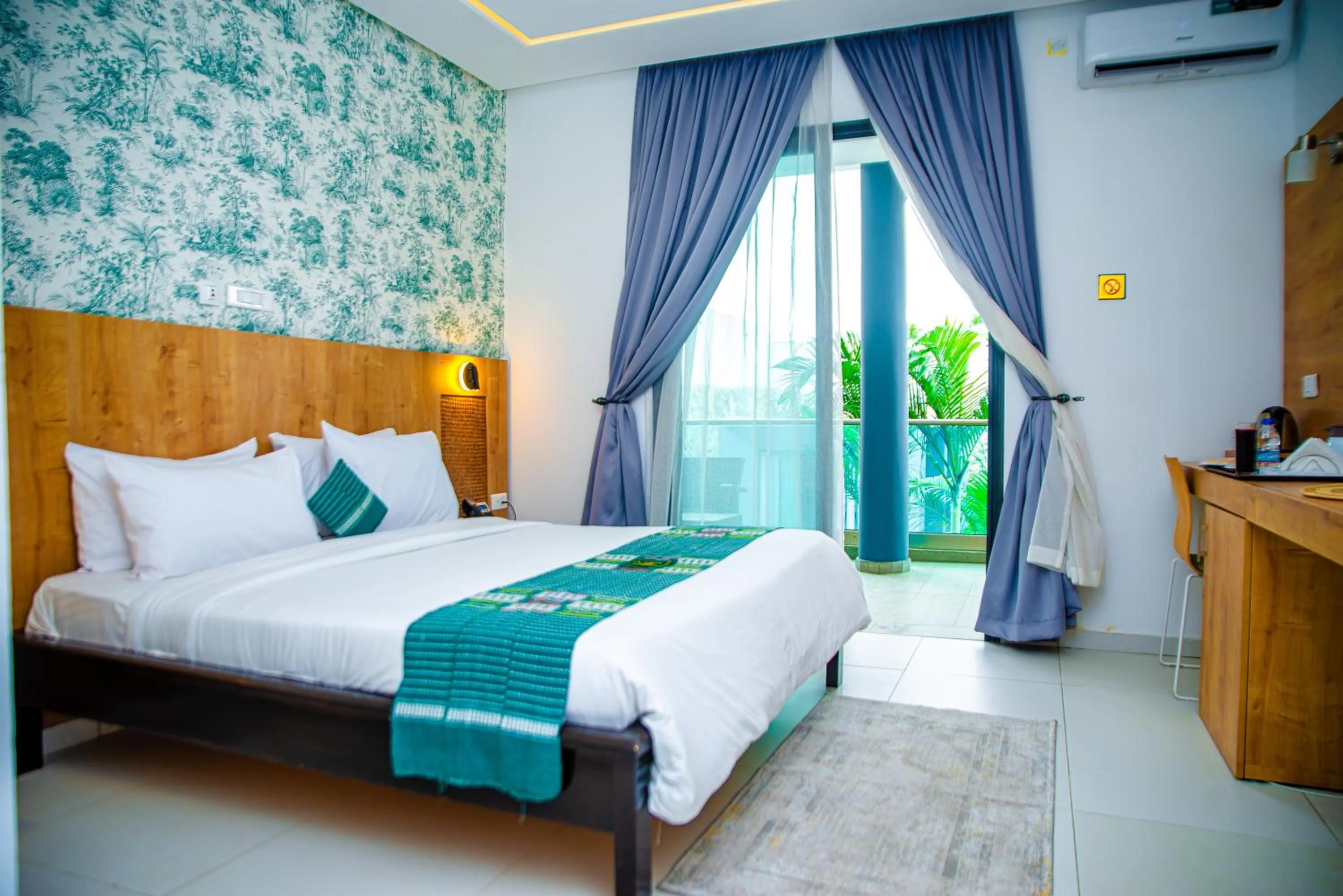Bed in Hotel Yatchenin Abidjan