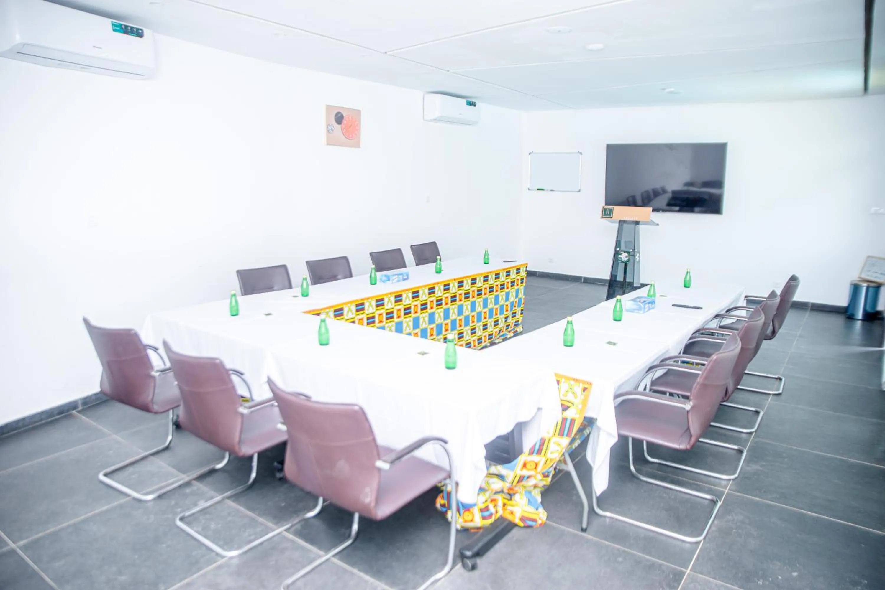 Meeting/conference room in Hotel Yatchenin Abidjan