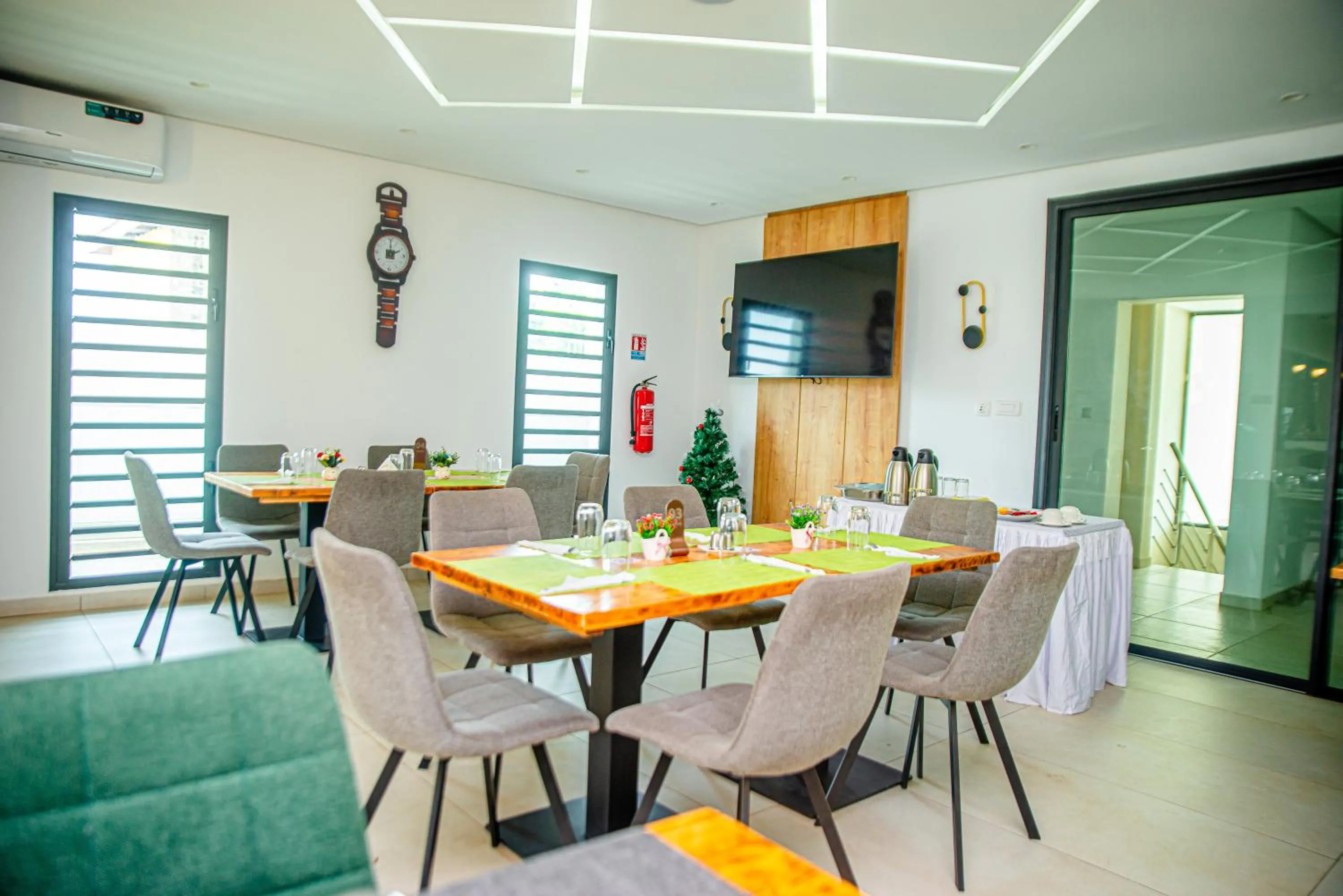Restaurant/places to eat in Hotel Yatchenin Abidjan