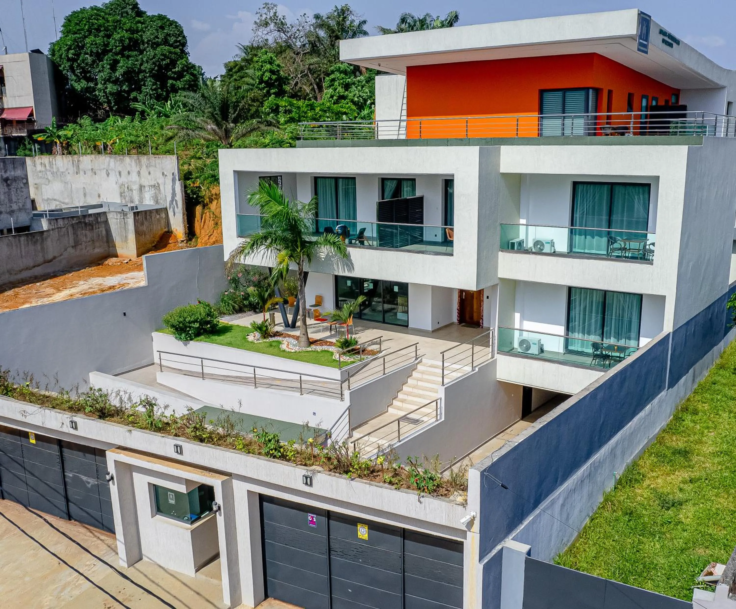 Property building in Hotel Yatchenin Abidjan