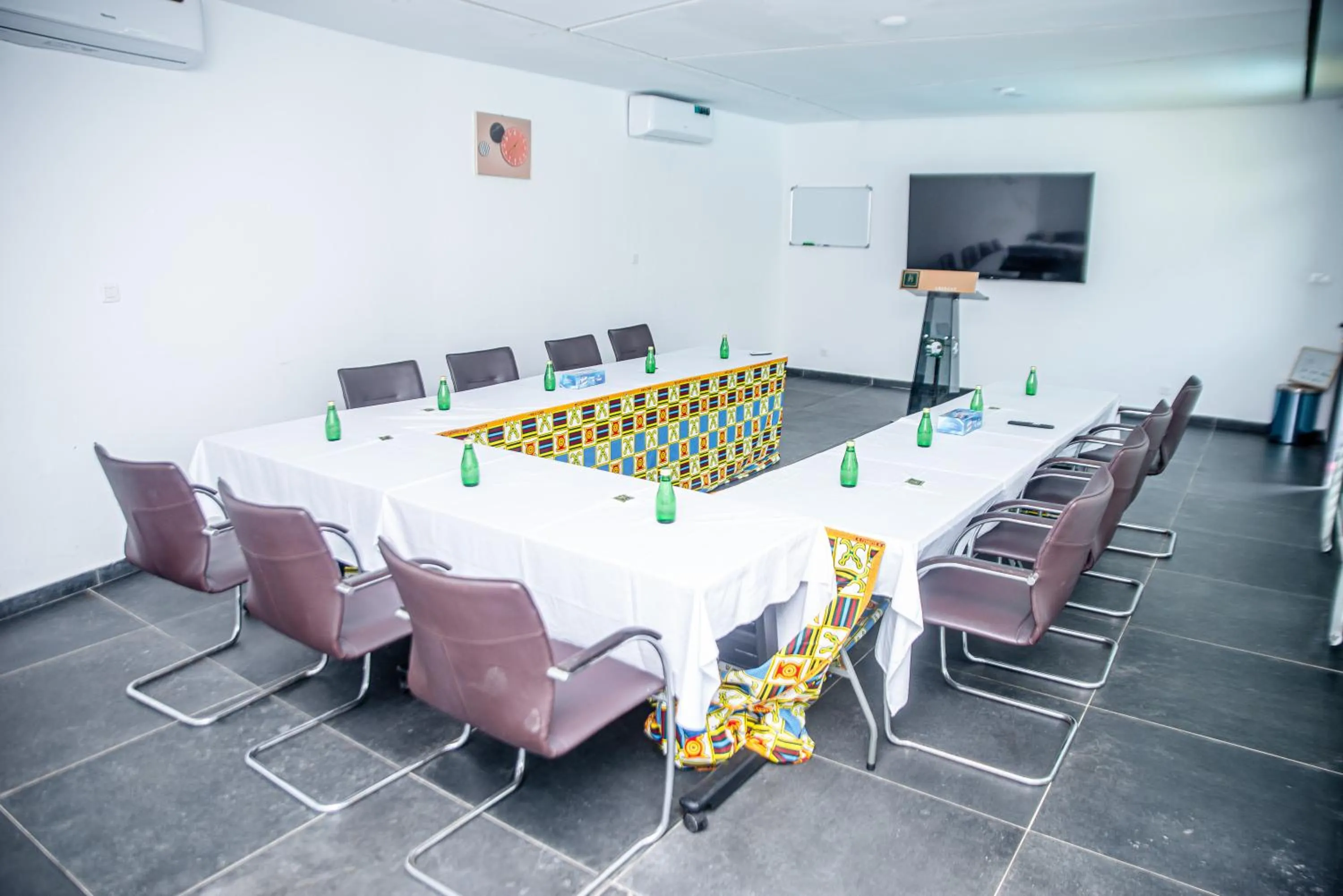 Meeting/conference room in Hotel Yatchenin Abidjan