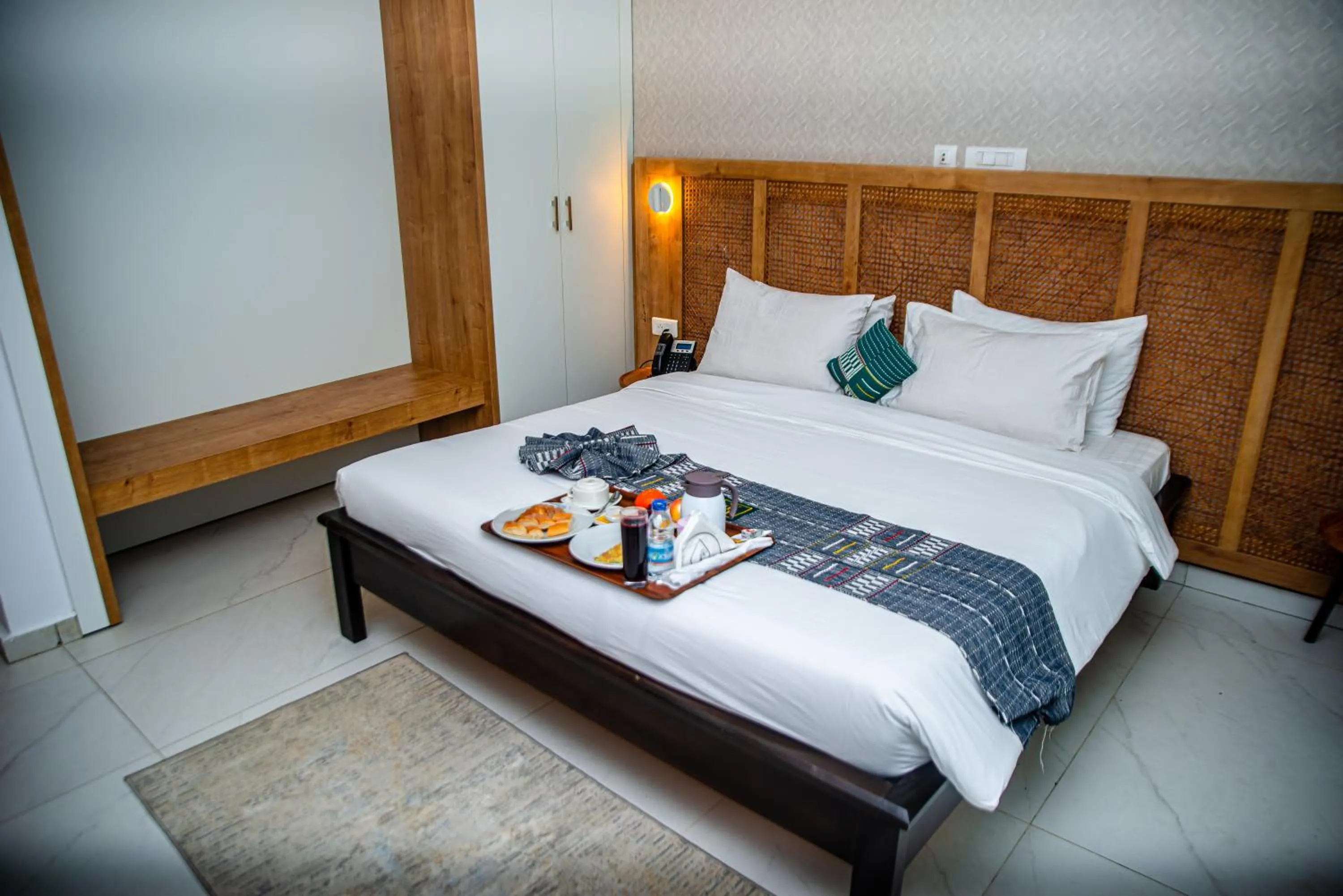 Bedroom, Bed in Hotel Yatchenin Abidjan
