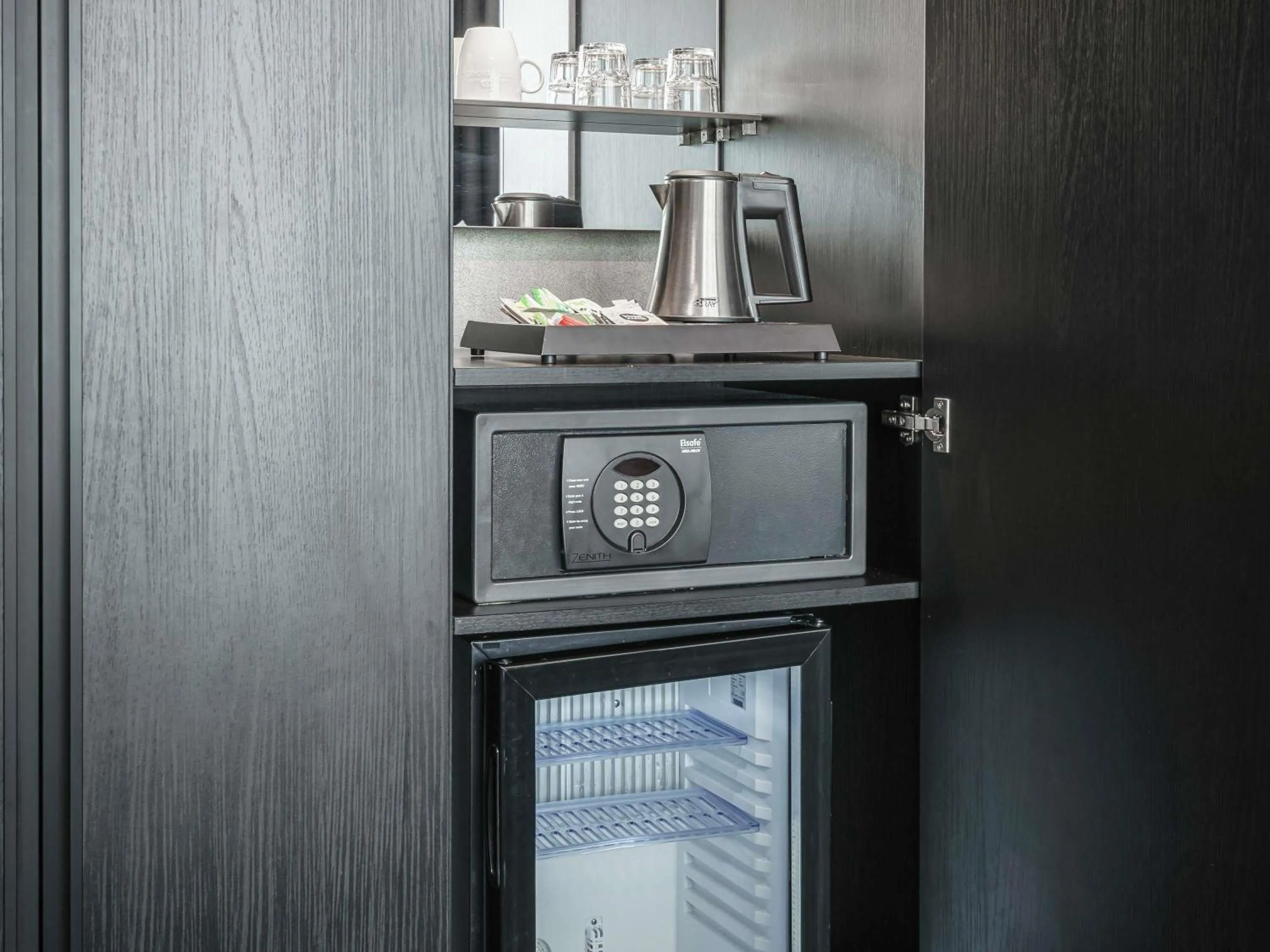 Bedroom in Mercure Amsterdam Sloterdijk Station