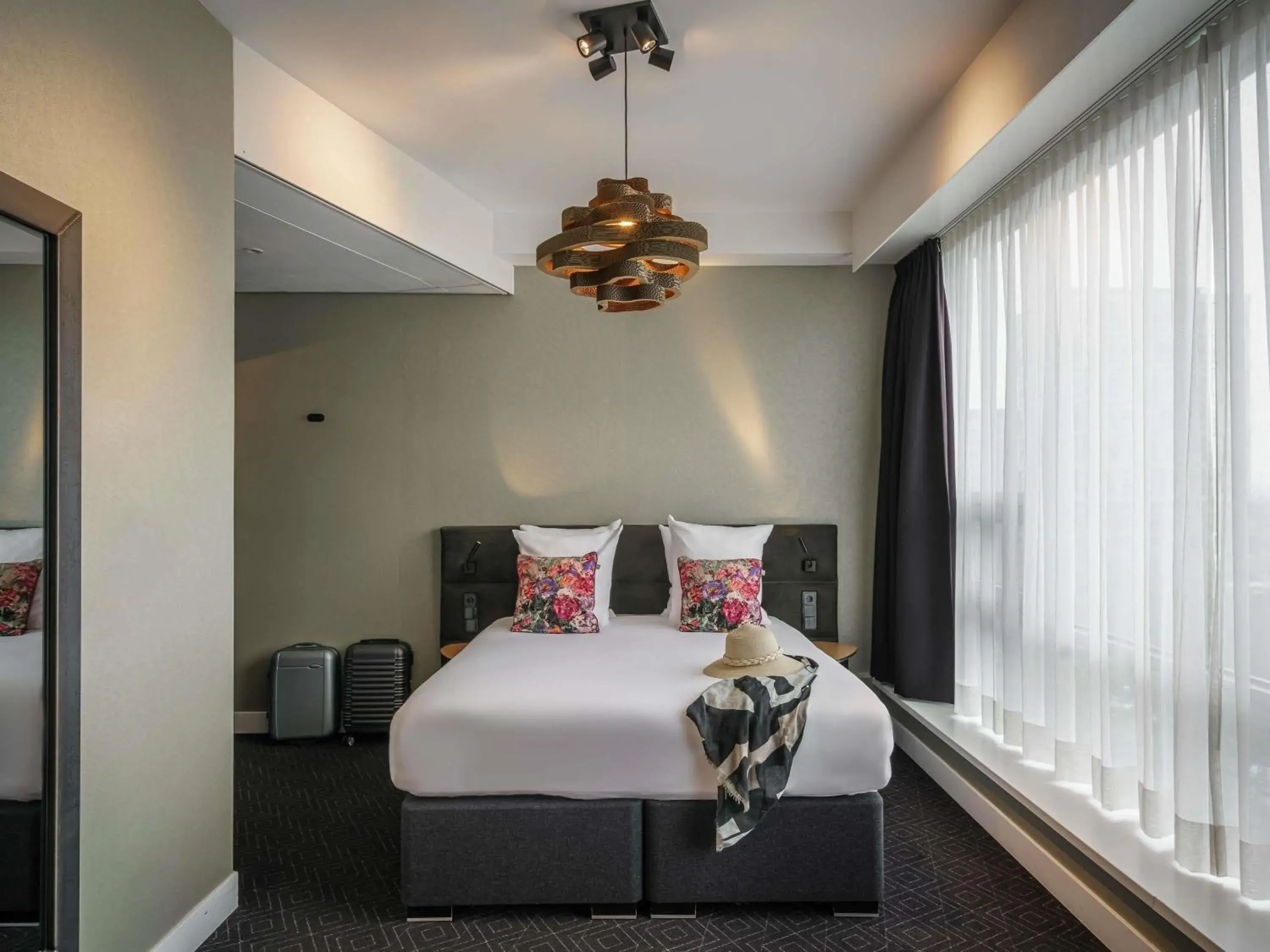 Bedroom, Bed in Mercure Amsterdam Sloterdijk Station Bedroom, Bed in Mercure Amsterdam Sloterdijk Station