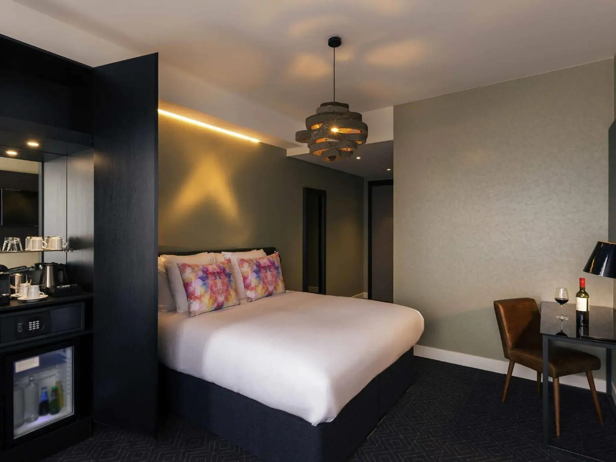 Bedroom, Bed in Mercure Amsterdam Sloterdijk Station Bedroom, Bed in Mercure Amsterdam Sloterdijk Station