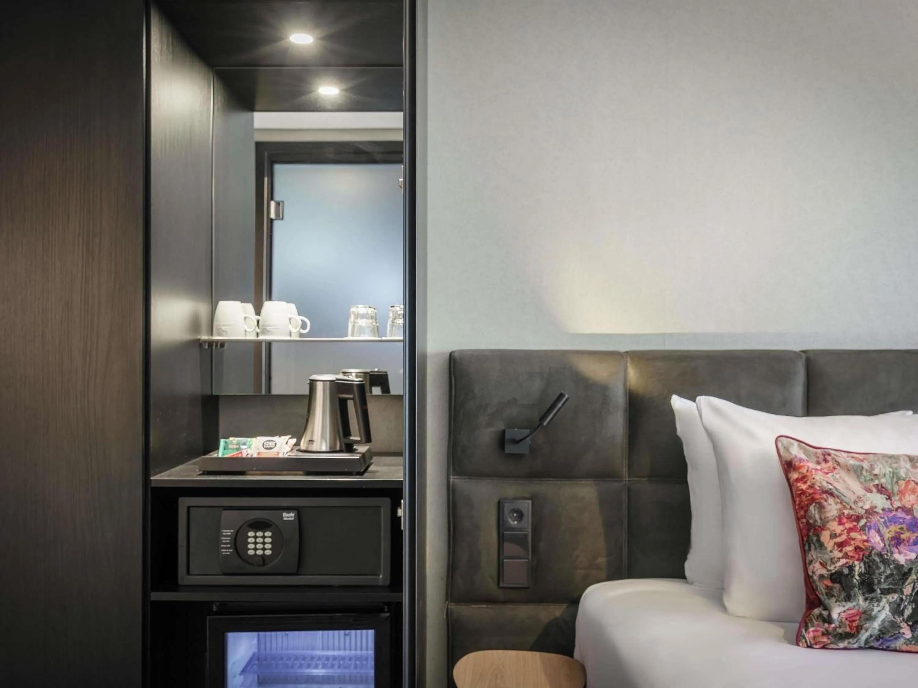 Bedroom in Mercure Amsterdam Sloterdijk Station