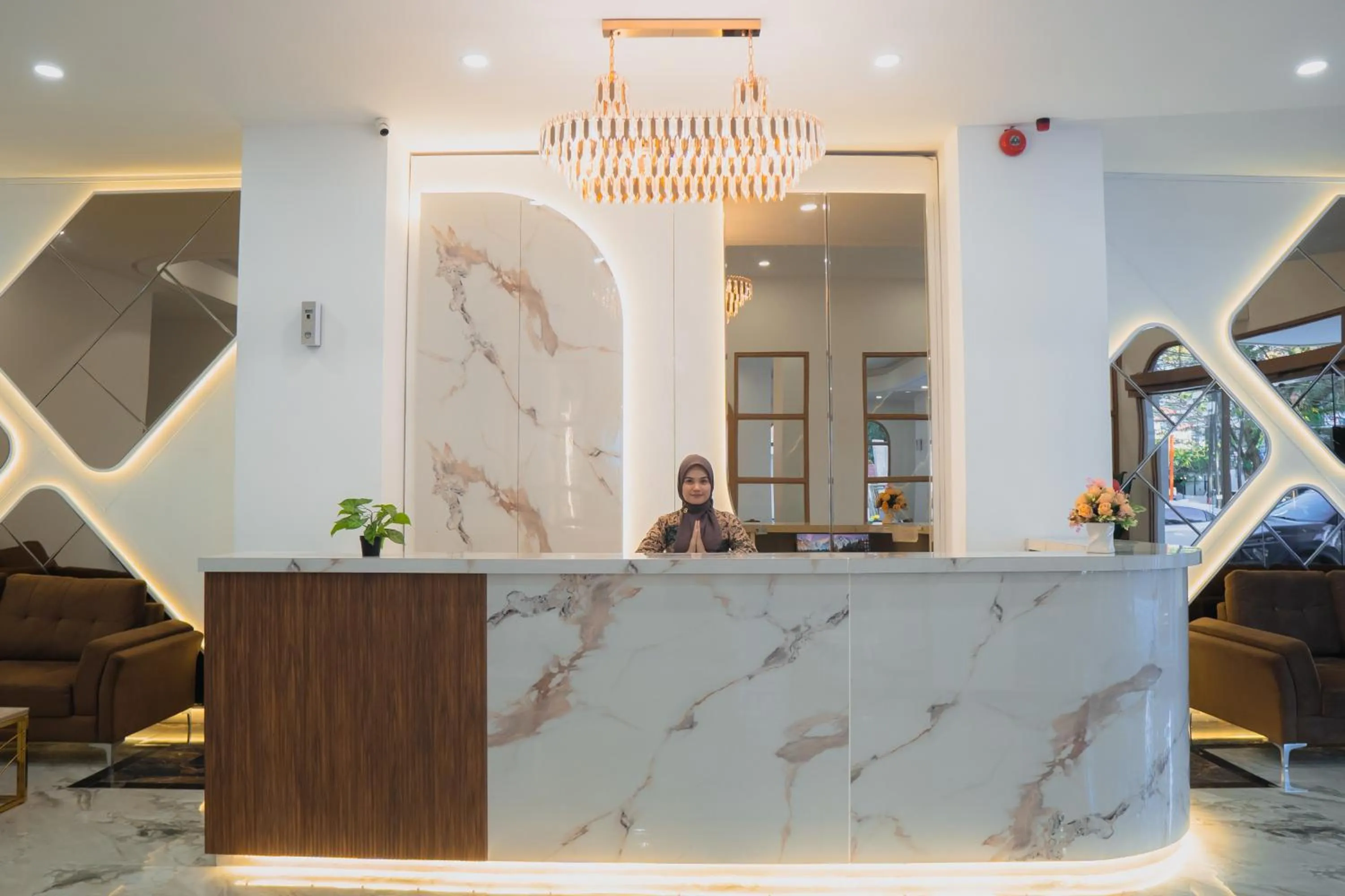 Lobby or reception in Fahira Hotel Syariah Padang