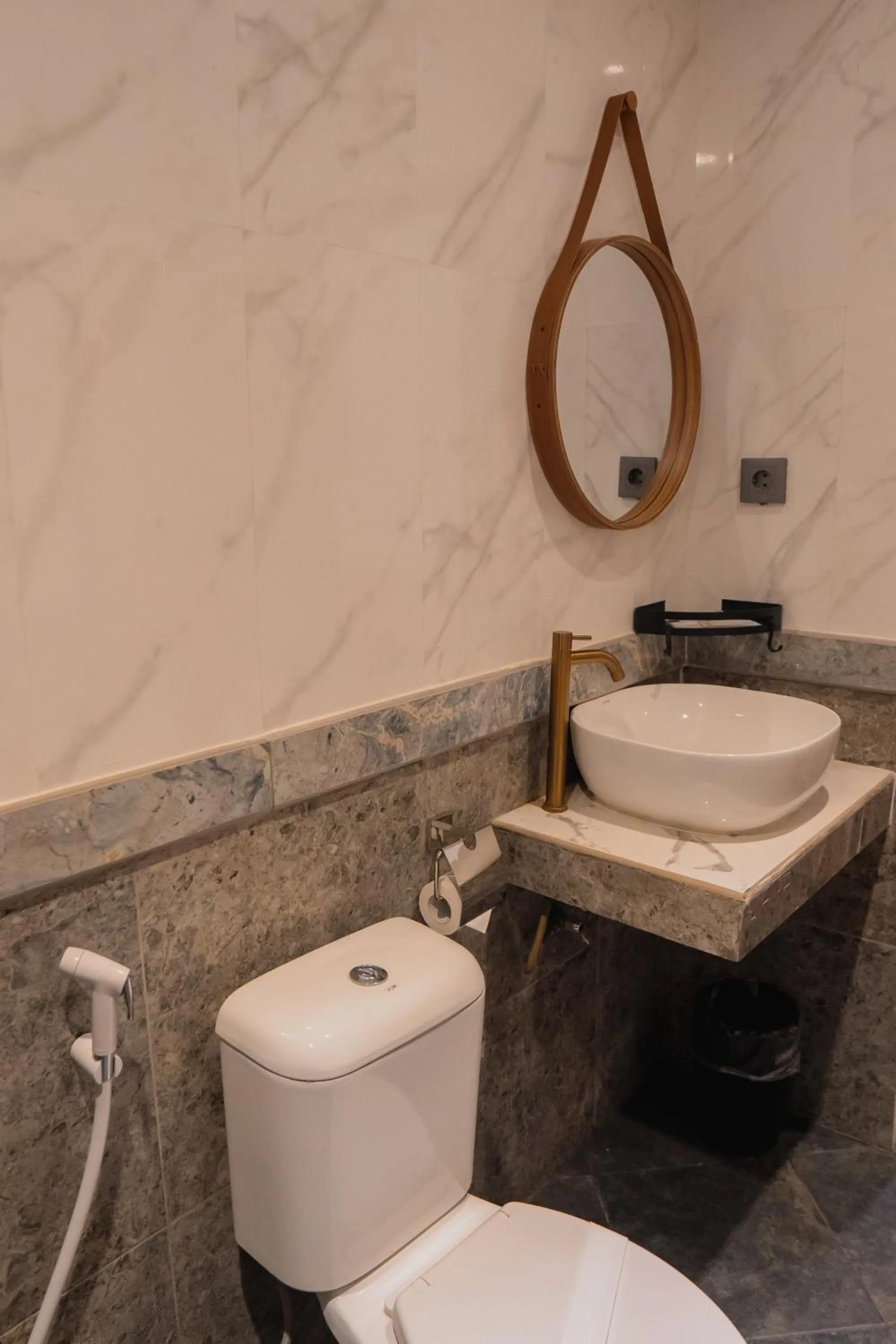 Toilet in Fahira Hotel Syariah Padang