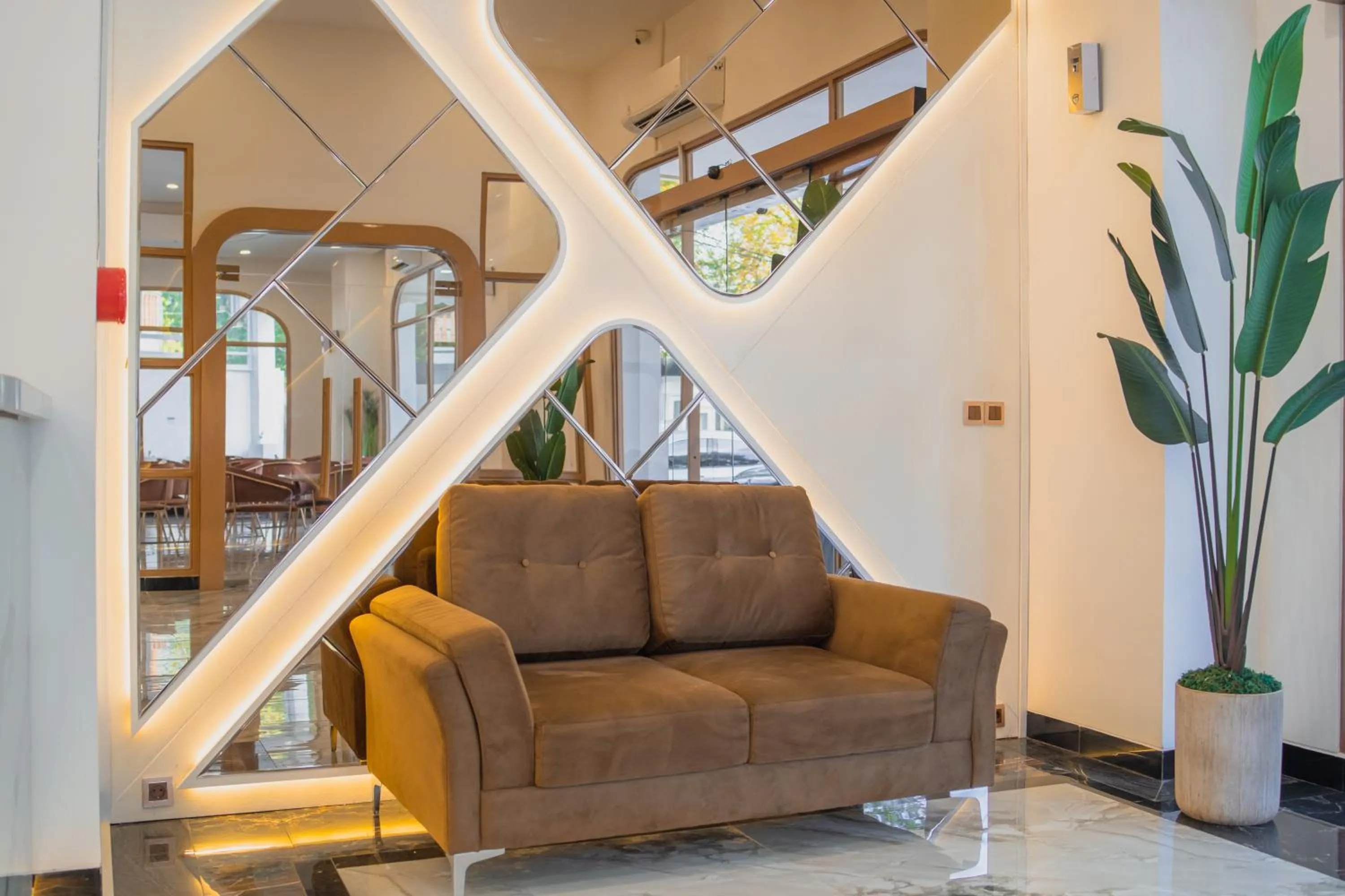 Lobby or reception in Fahira Hotel Syariah Padang