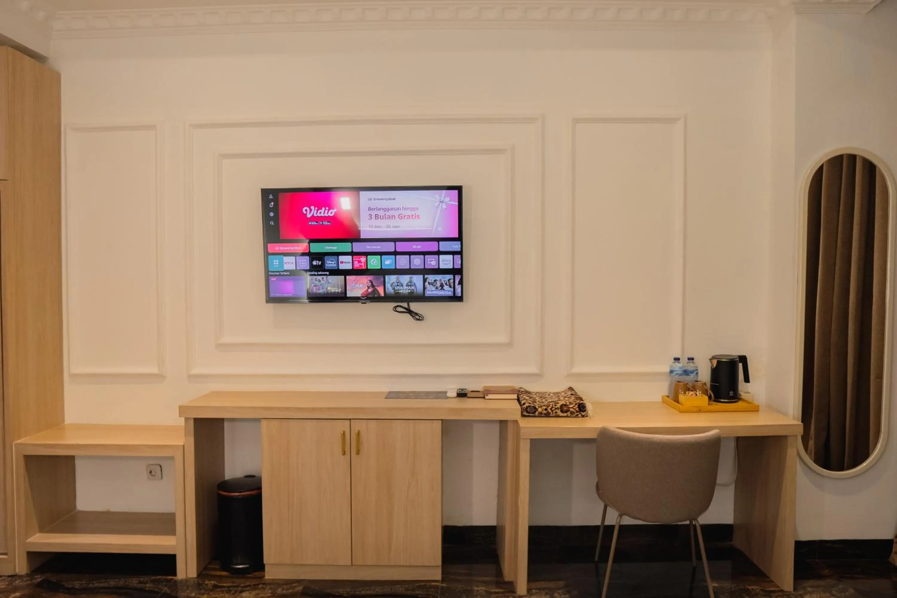 TV and multimedia in Fahira Hotel Syariah Padang