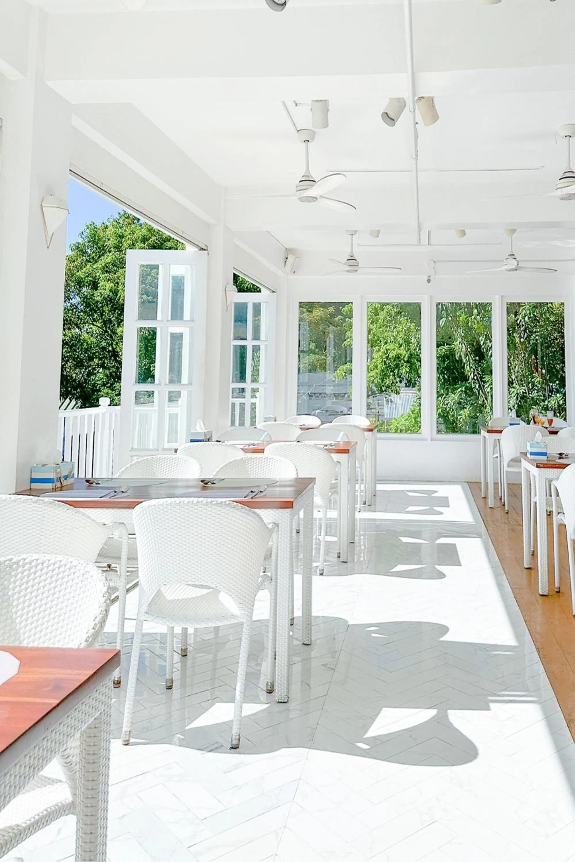 Restaurant/places to eat in The Mark Resort Cebu