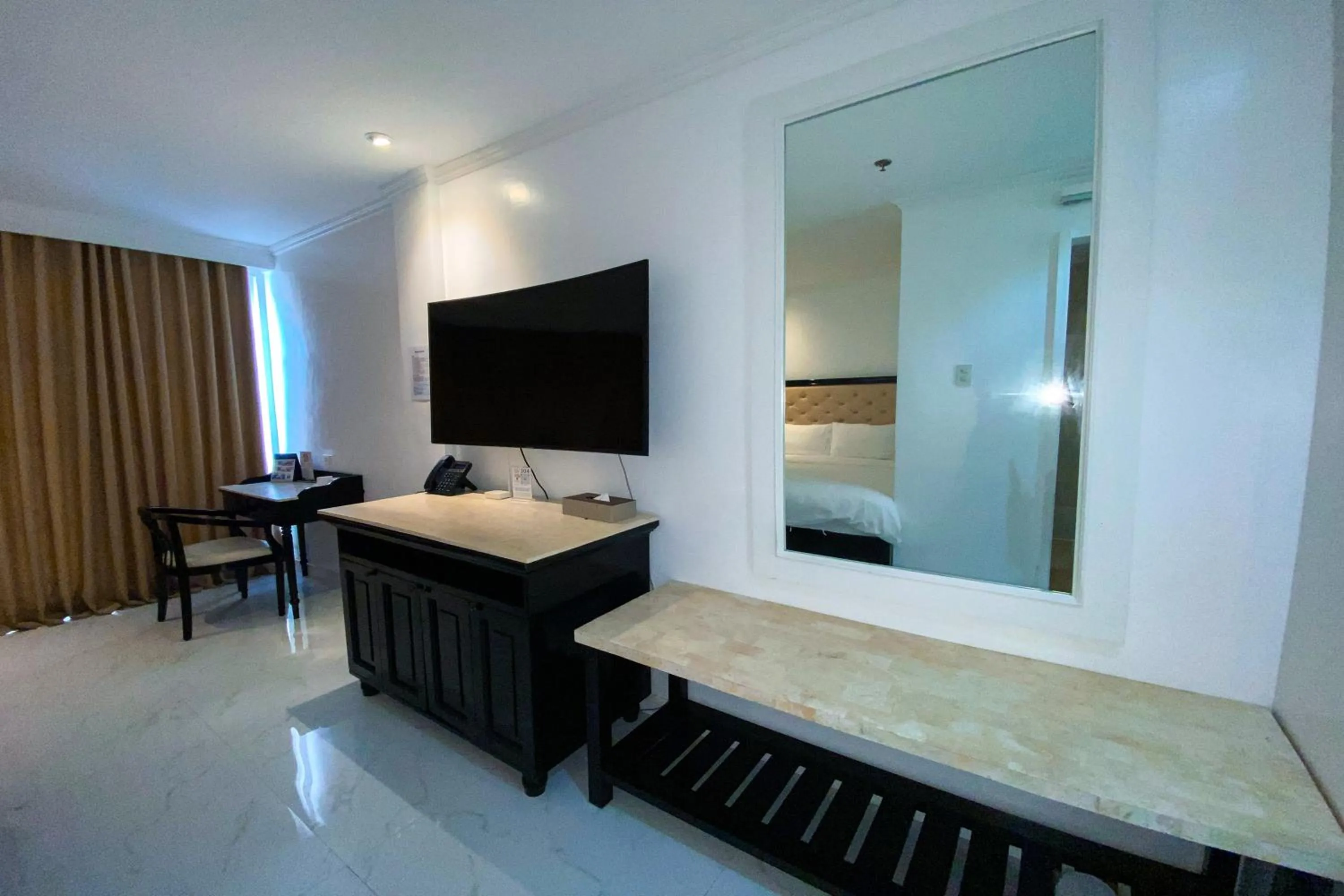 Bedroom, Bed in The Mark Resort Cebu