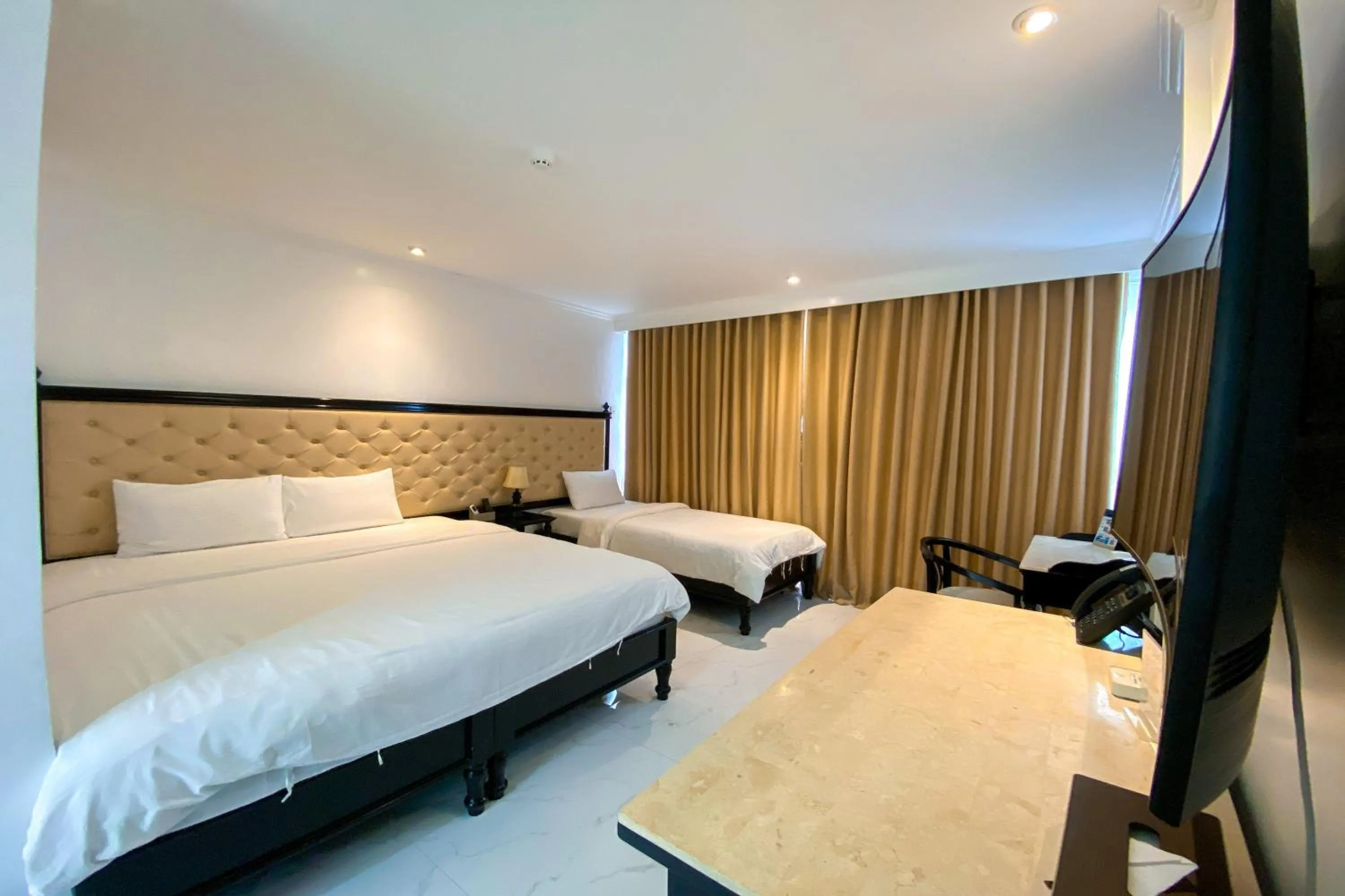 Bedroom, Bed in The Mark Resort Cebu