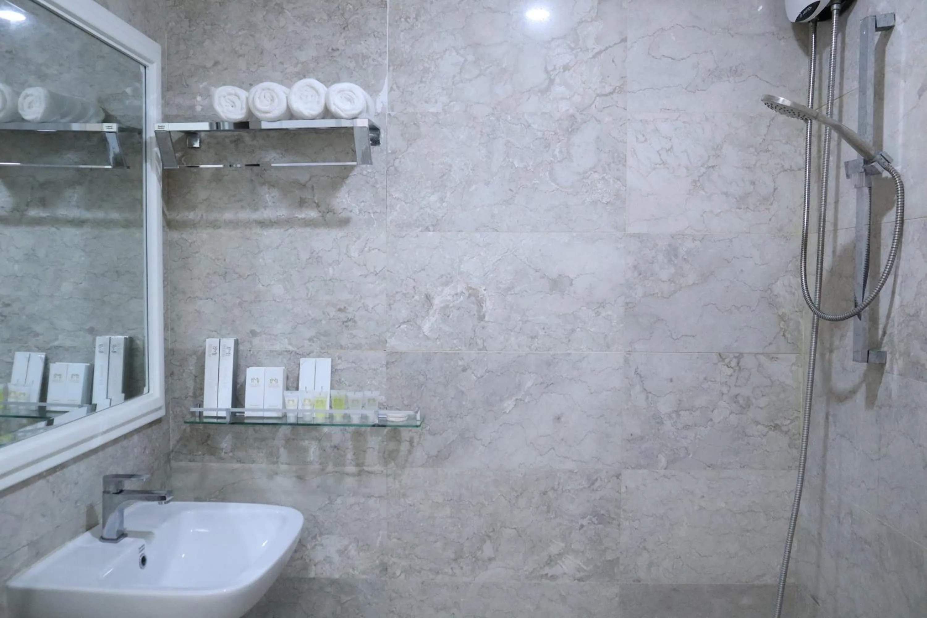 Shower in The Mark Resort Cebu