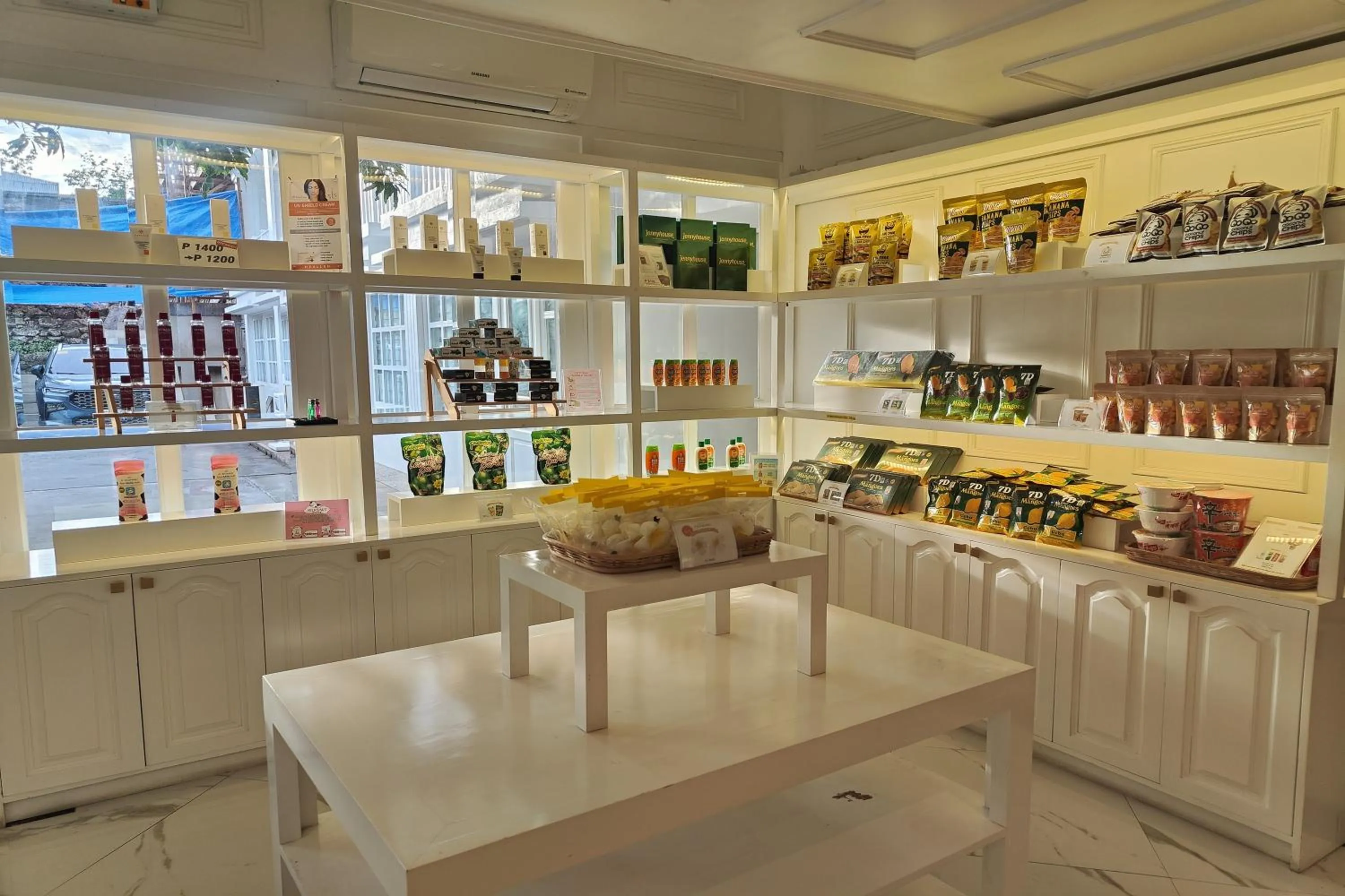 Shopping Area in The Mark Resort Cebu