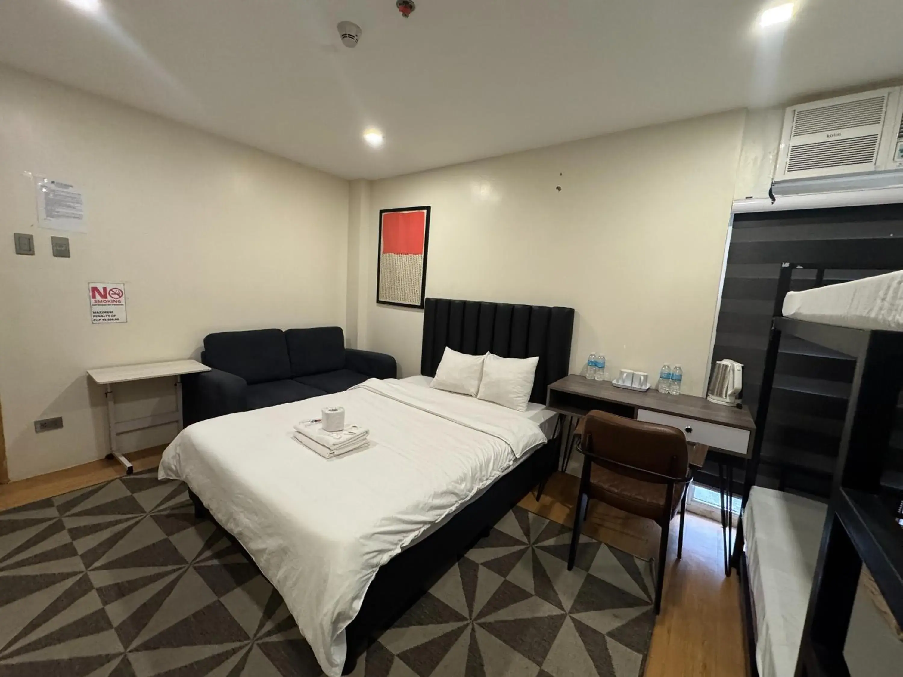 Bed in The Circuit Manor Hotel near Ayala Malls Circuit Bed in The Circuit Manor Hotel near Ayala Malls Circuit