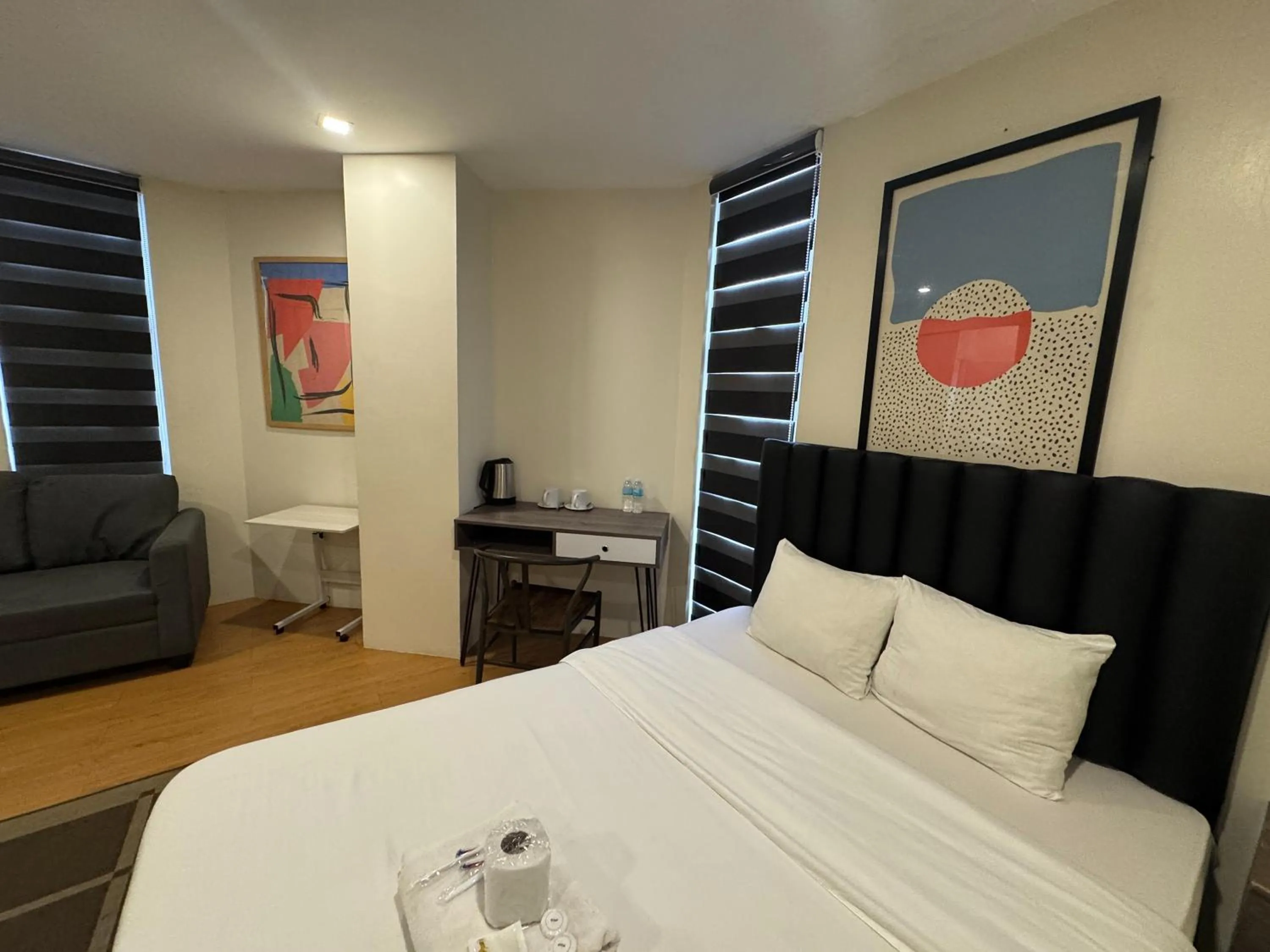 Bedroom, Bed in The Circuit Manor Hotel near Ayala Malls Circuit
