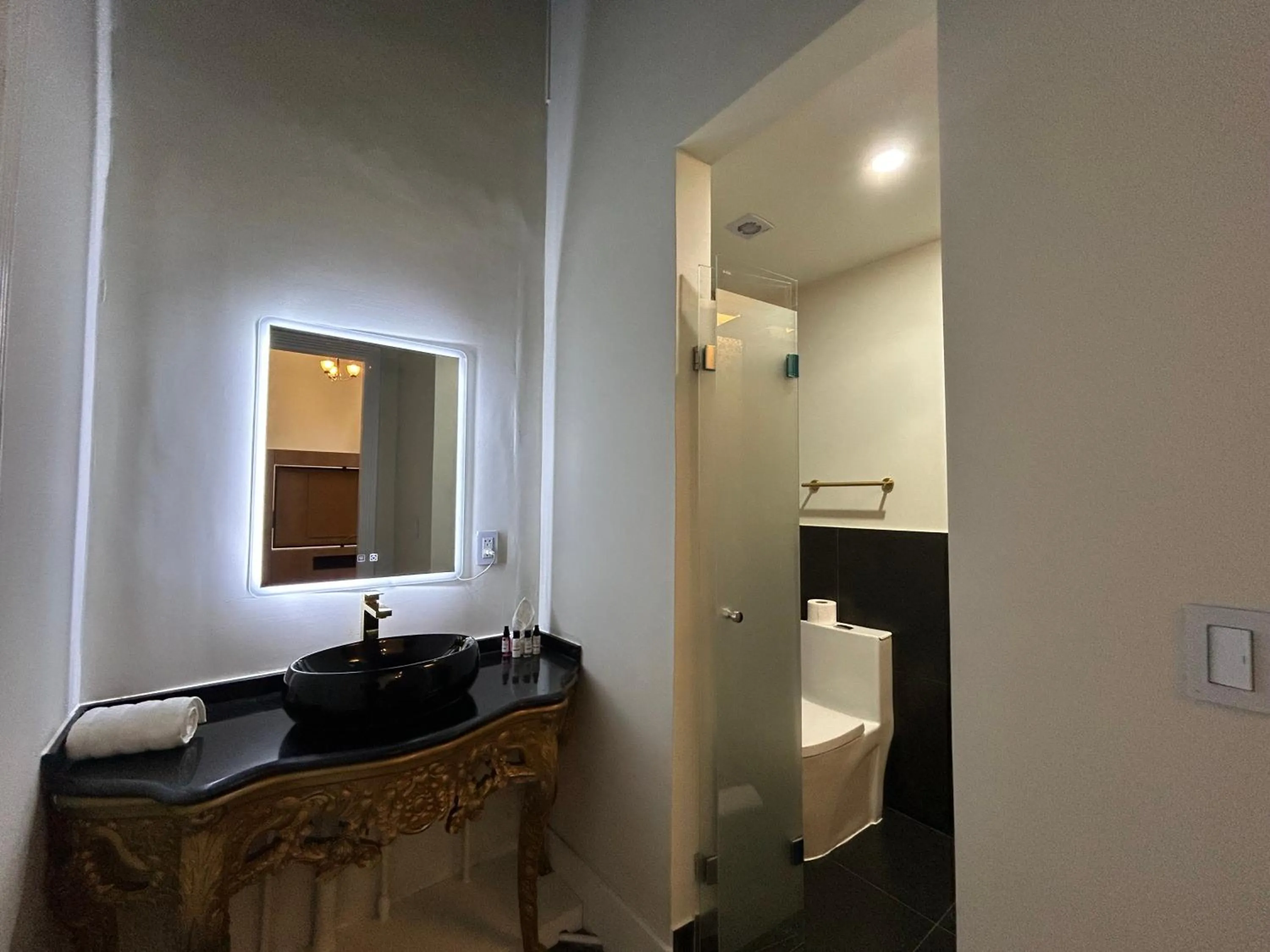 Toilet in Andara Boutique Hotel