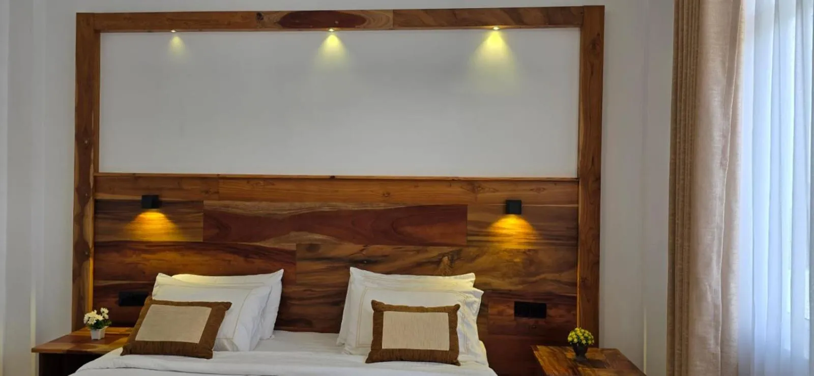 Deluxe Double Room in Kandy Grand Ocacia