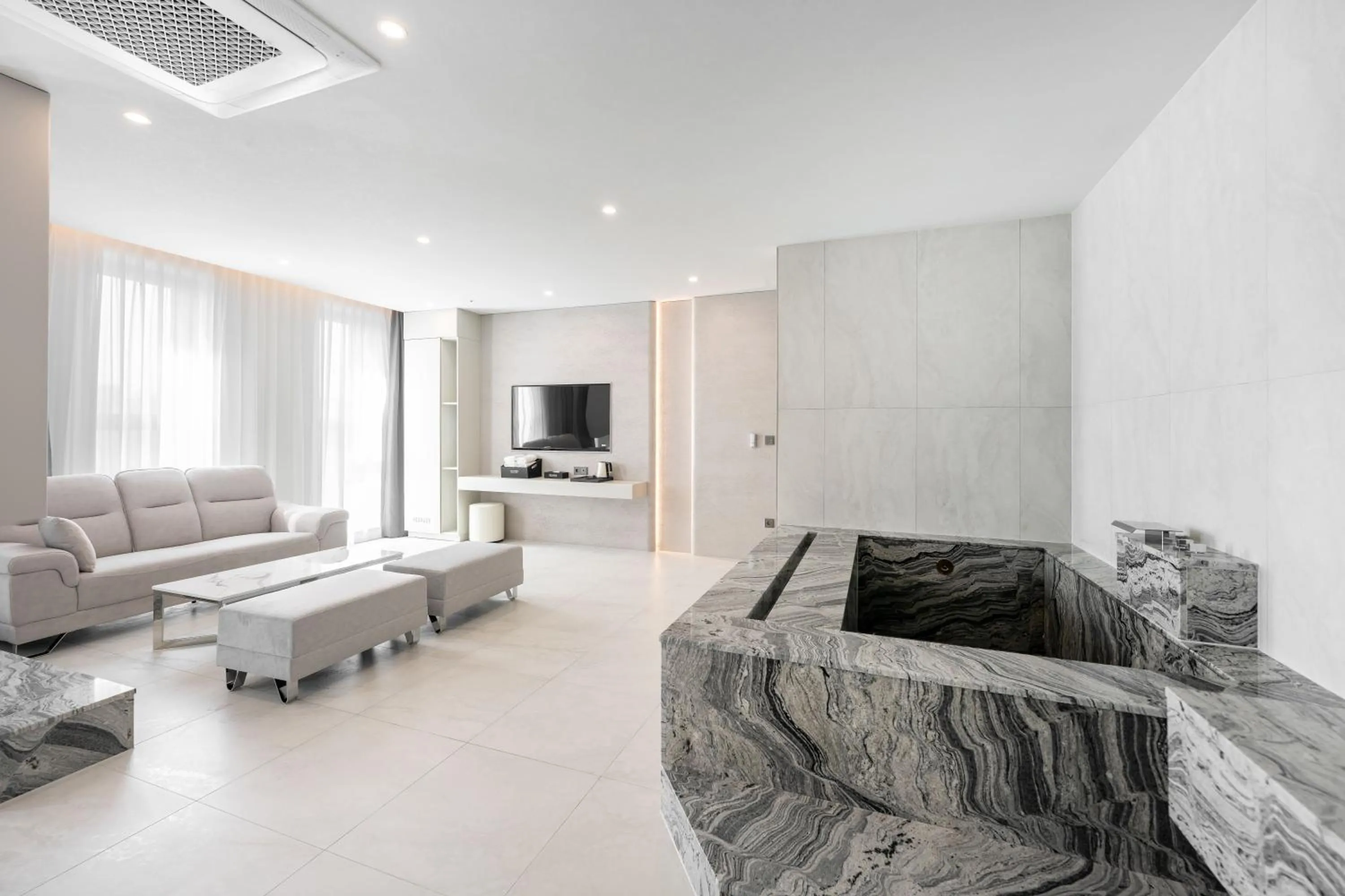 TV and multimedia in Gyeongju city hotel