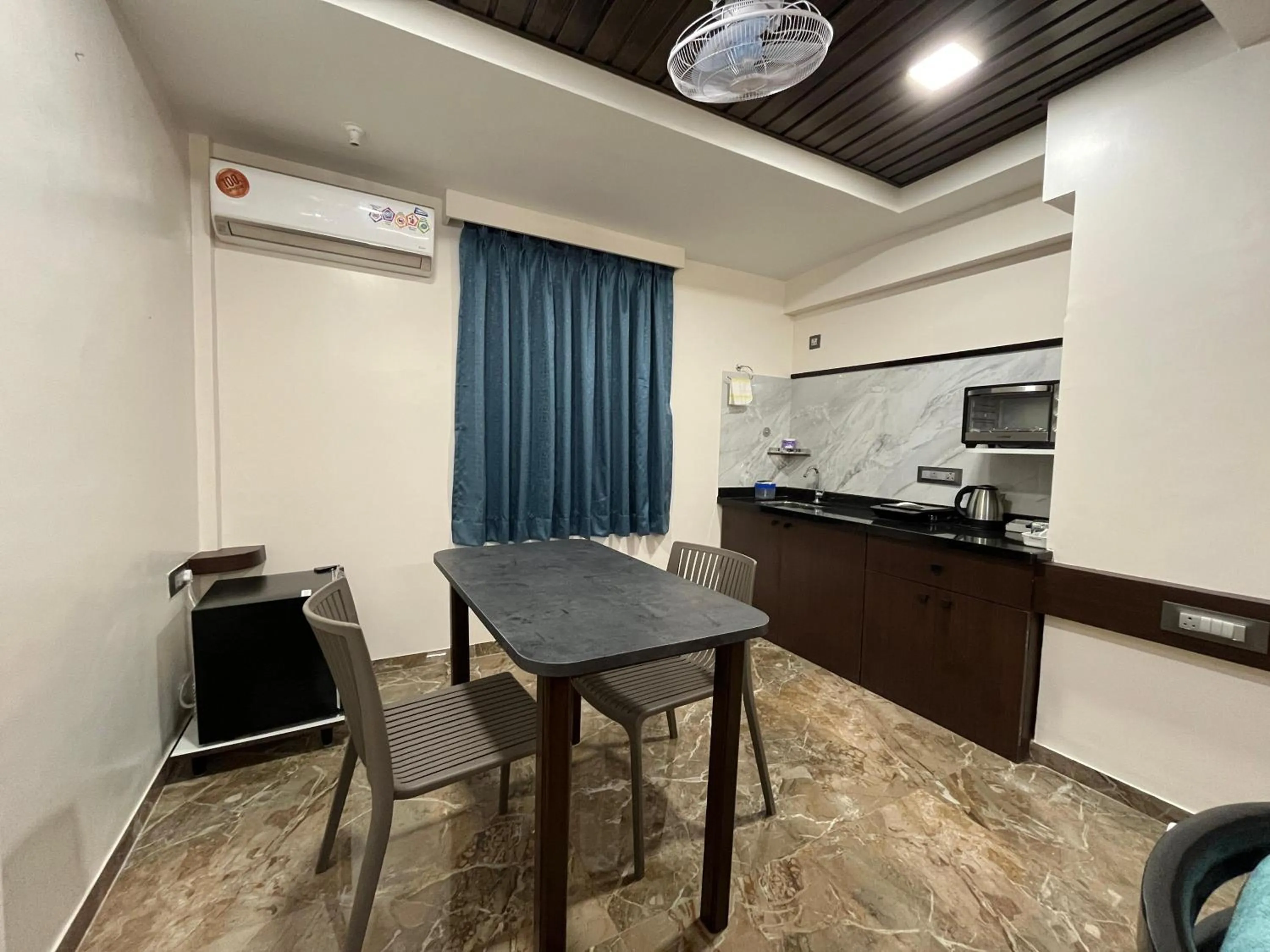 Kitchen or kitchenette in Kuber Suites