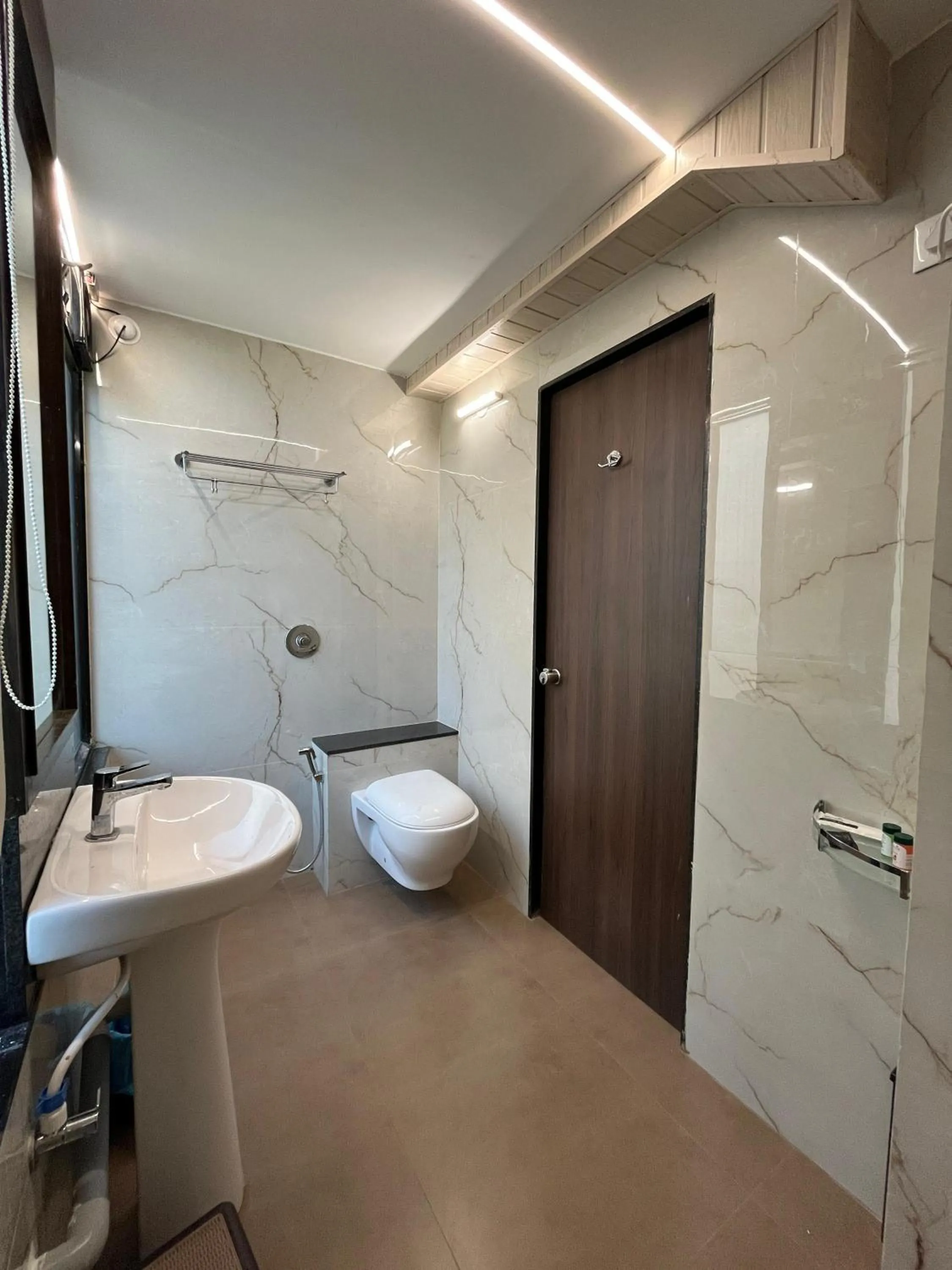 Toilet in Kuber Suites