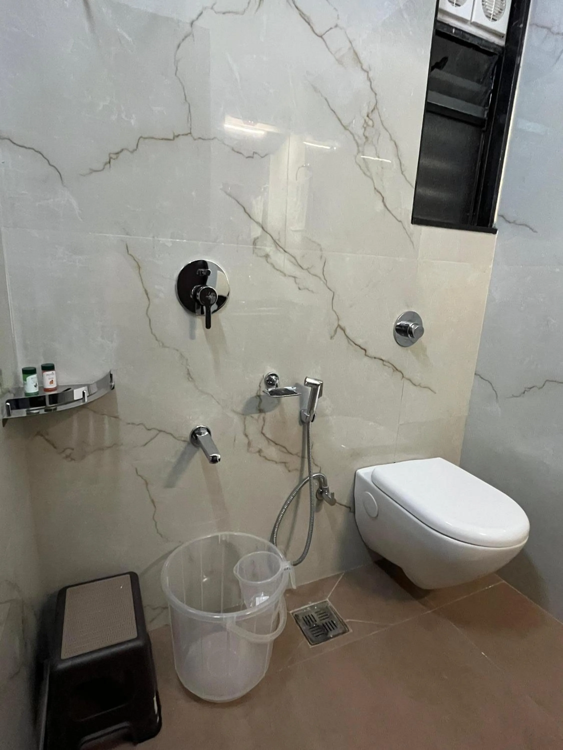 Shower in Kuber Suites