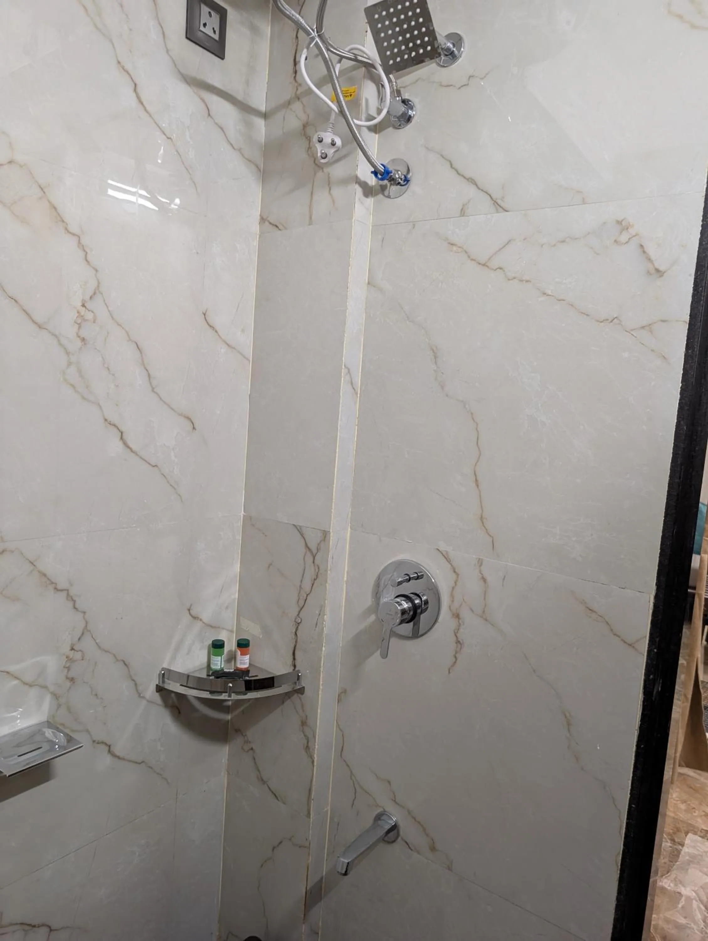 Shower in Kuber Suites