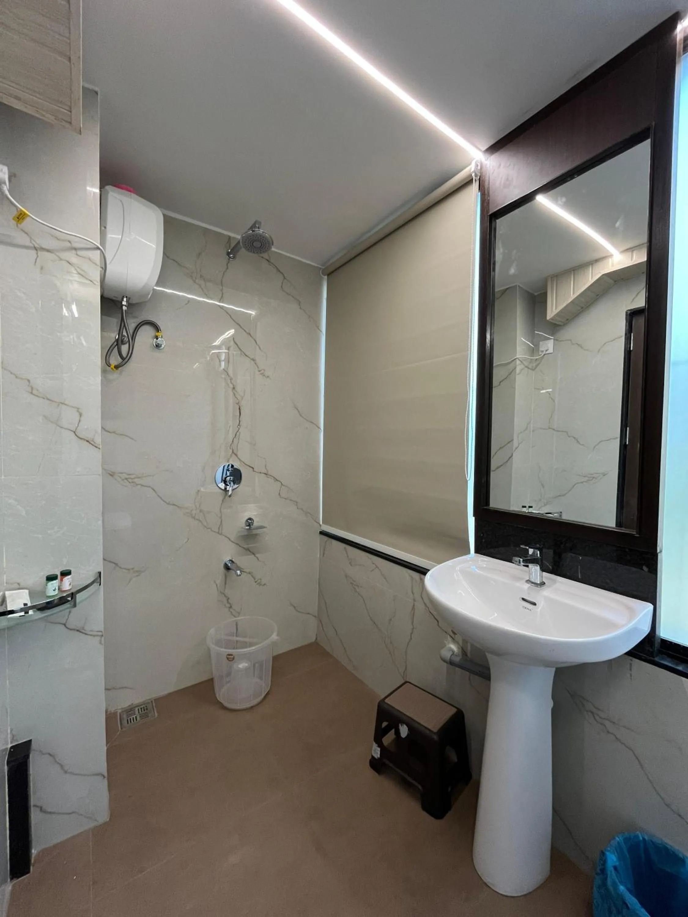 Shower in Kuber Suites