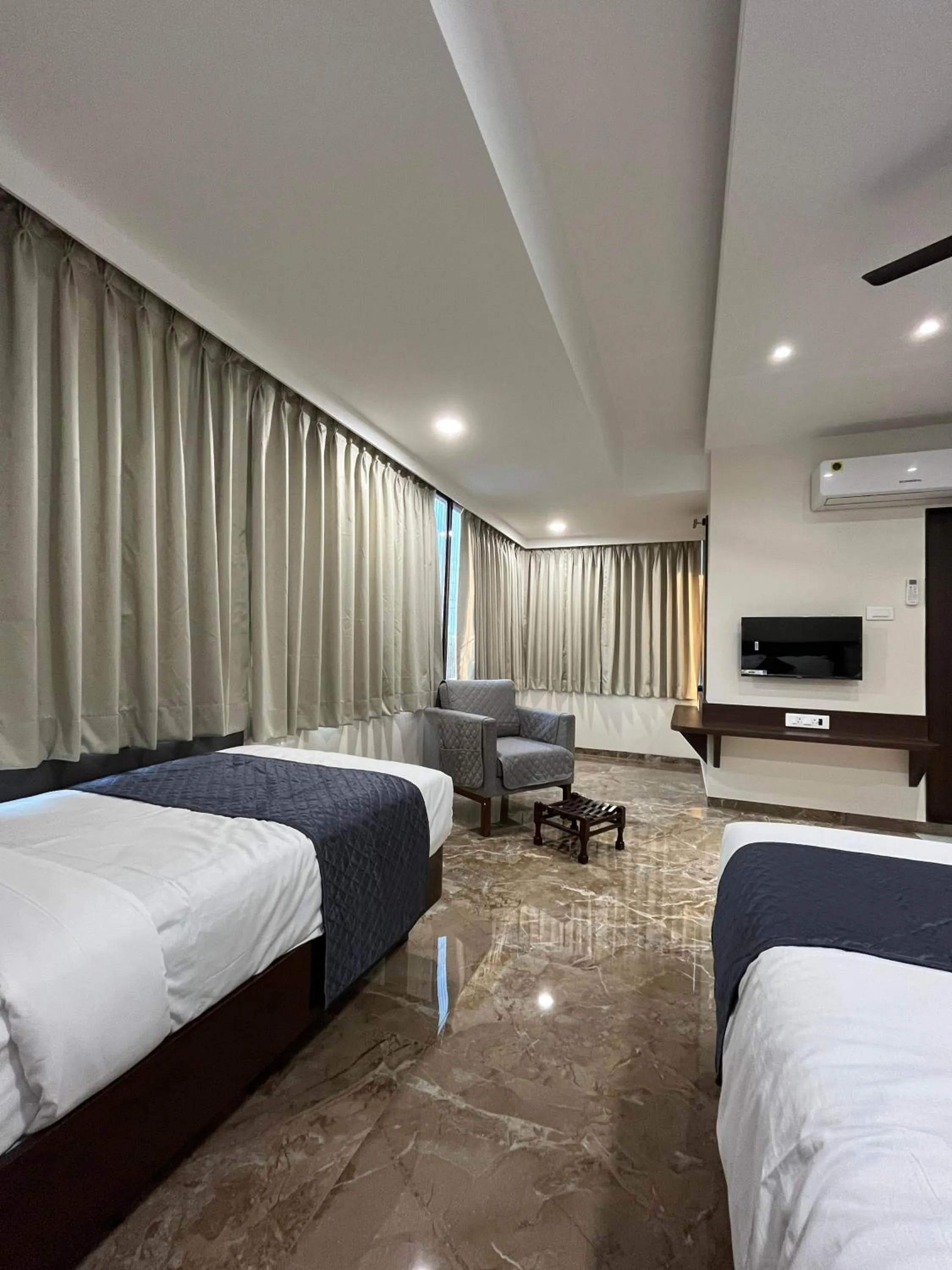 TV and multimedia, Bed in Kuber Suites