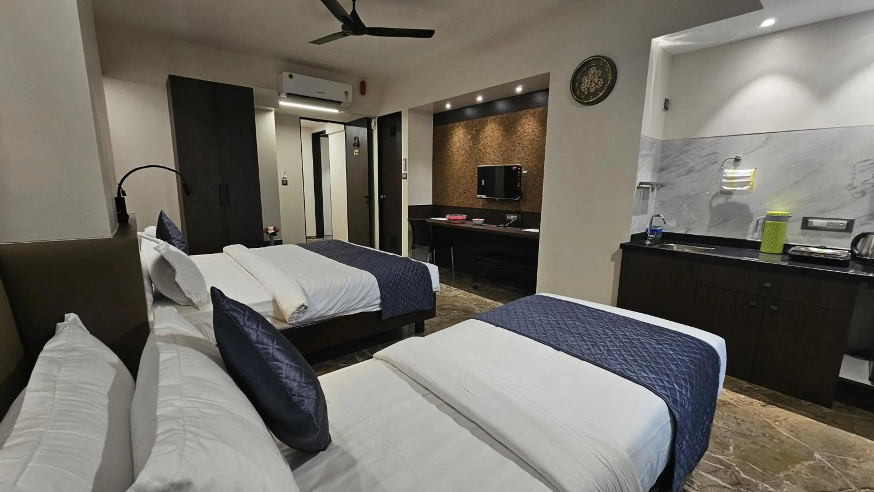 Kitchen or kitchenette, Bed in Kuber Suites