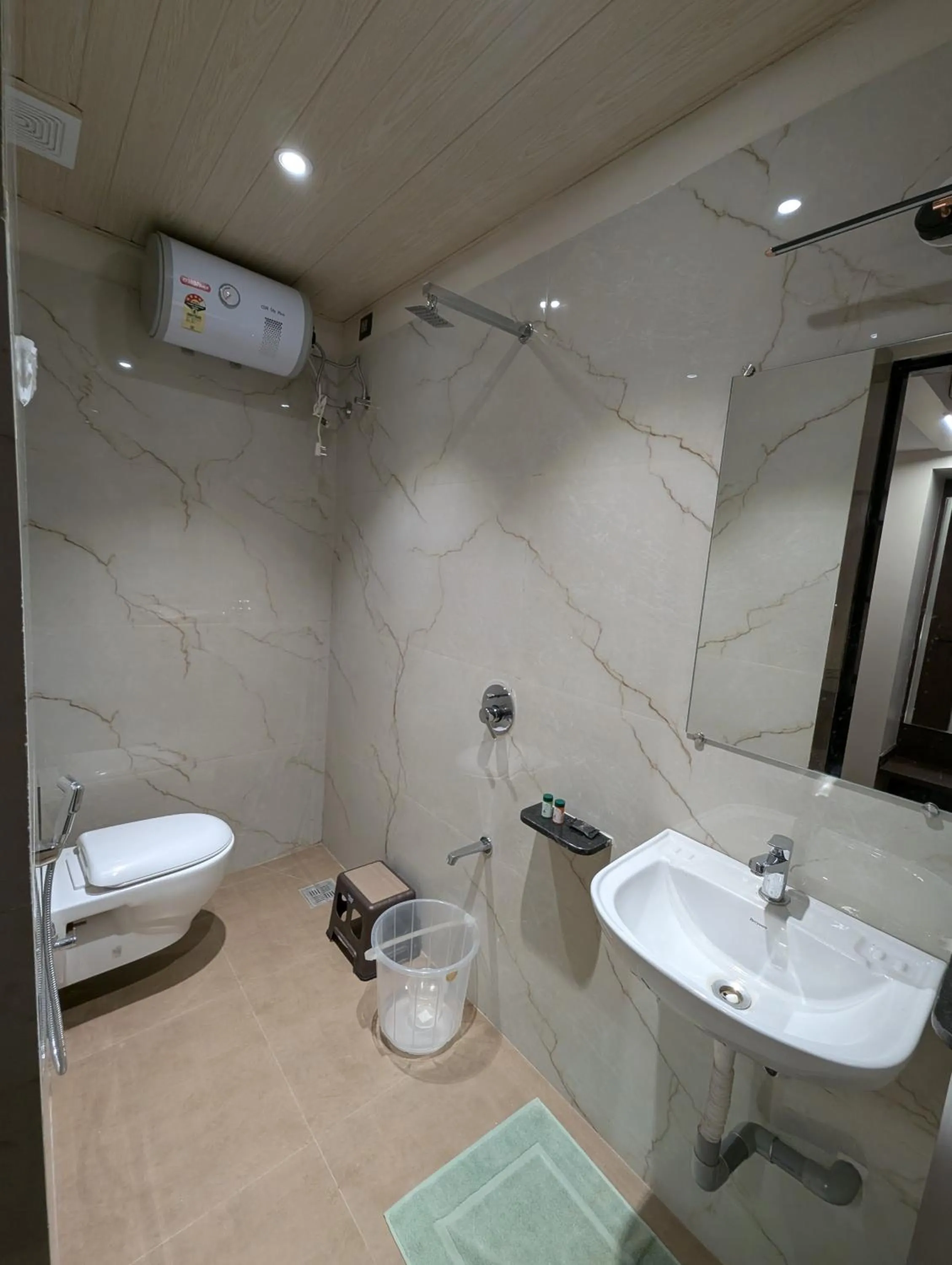 Shower in Kuber Suites