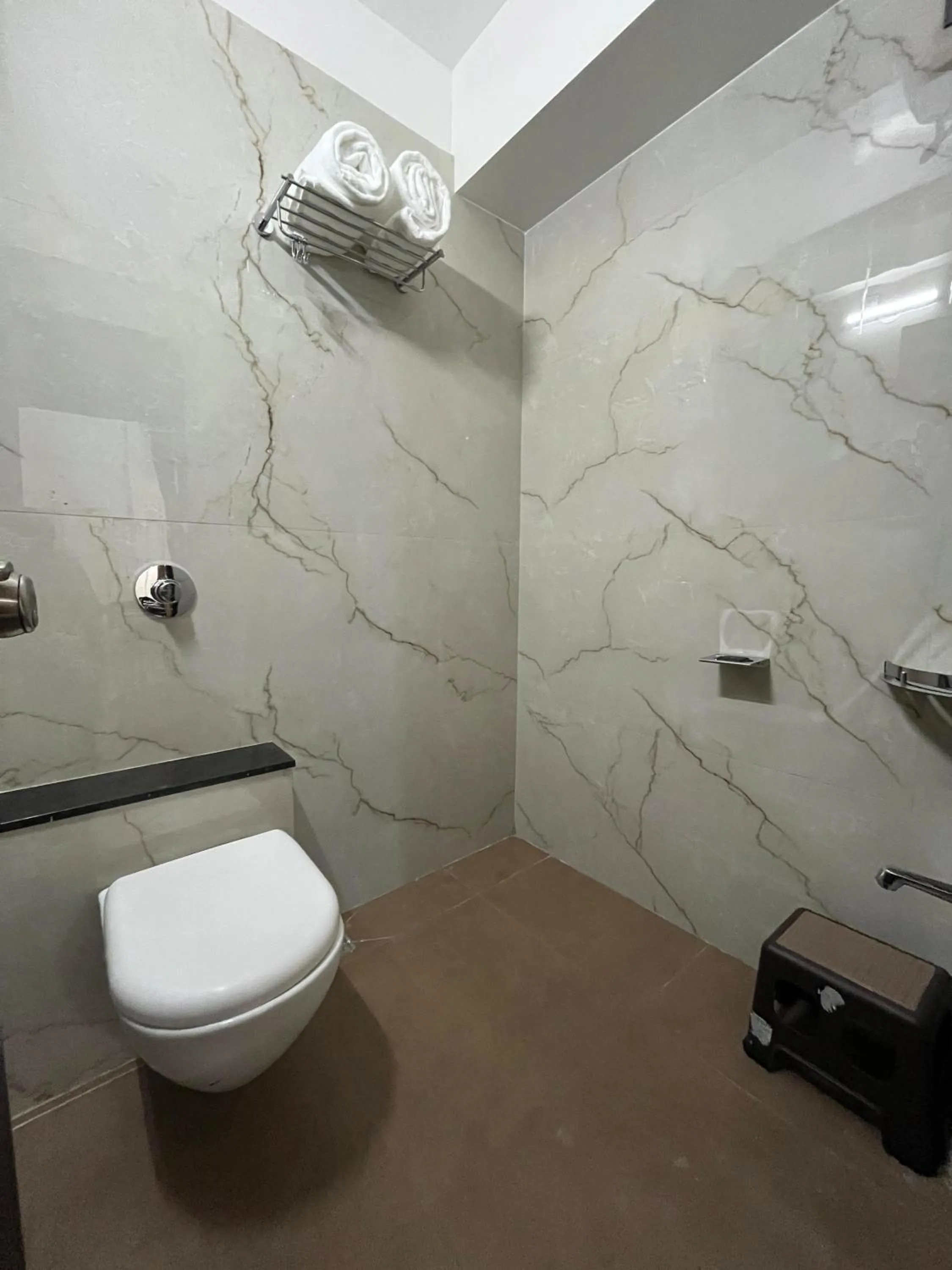 Shower in Kuber Suites