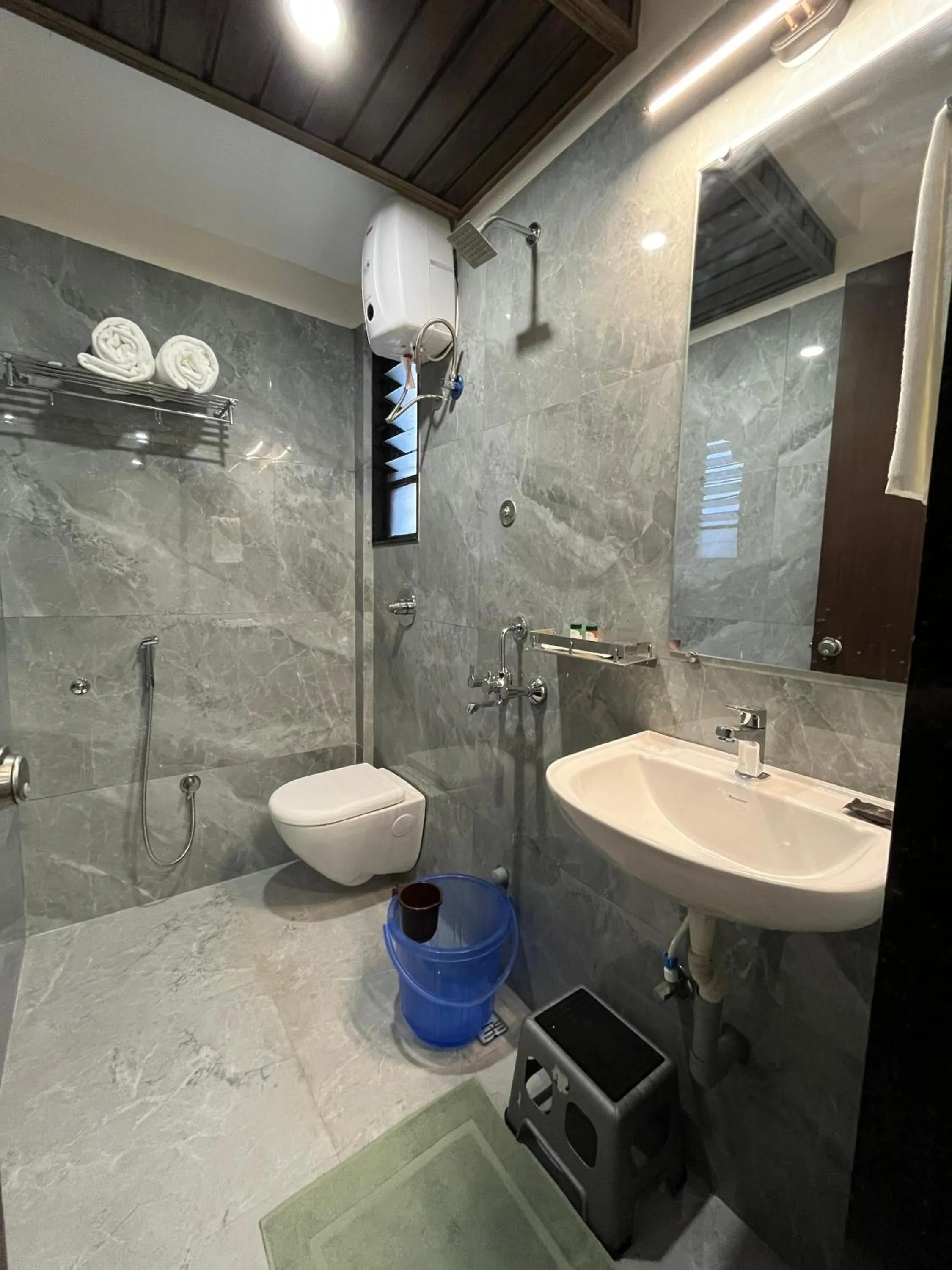 Shower in Kuber Suites