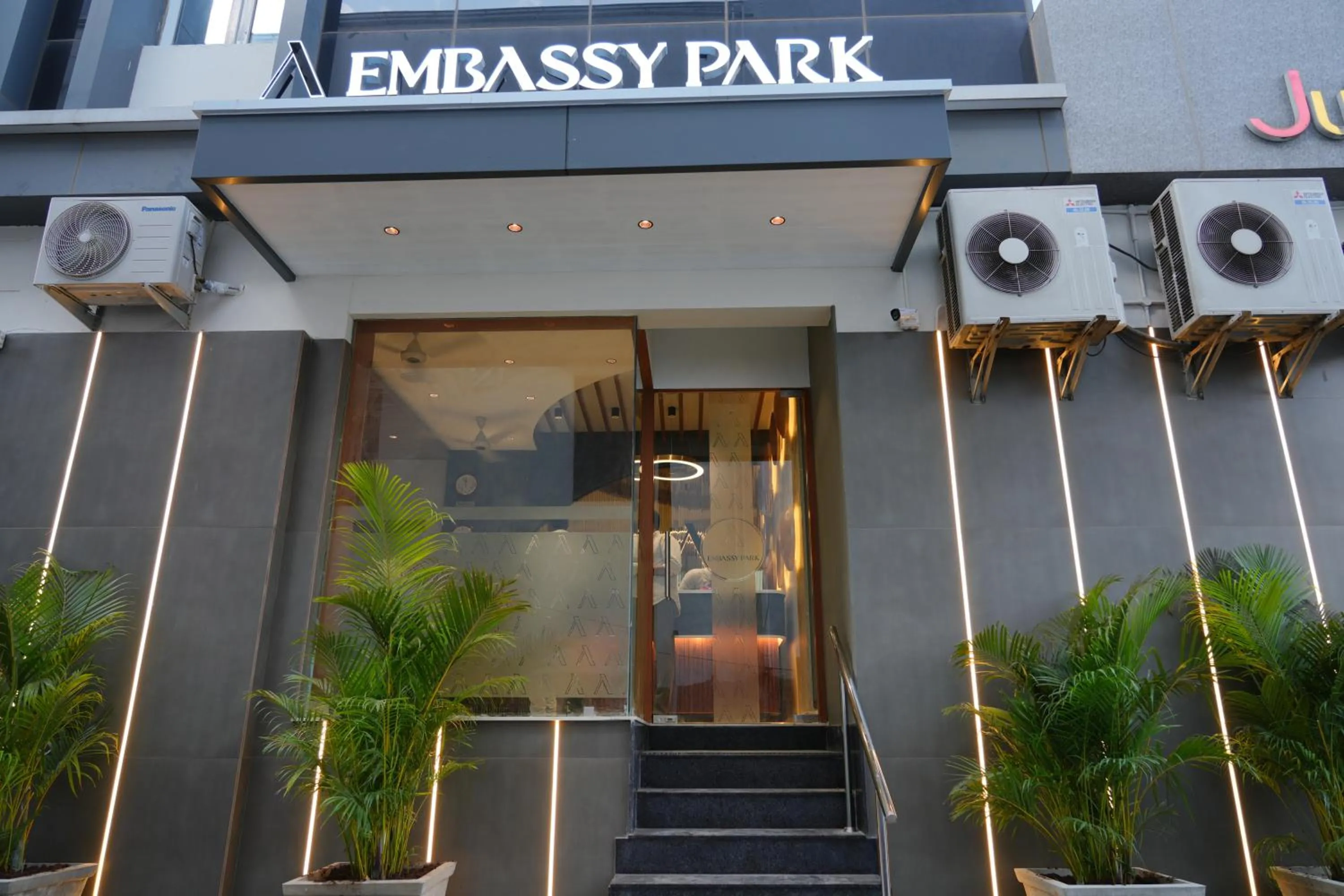 EMBASSY PARK - Near US consulate, Apollo hospital, Sankaranethralaya