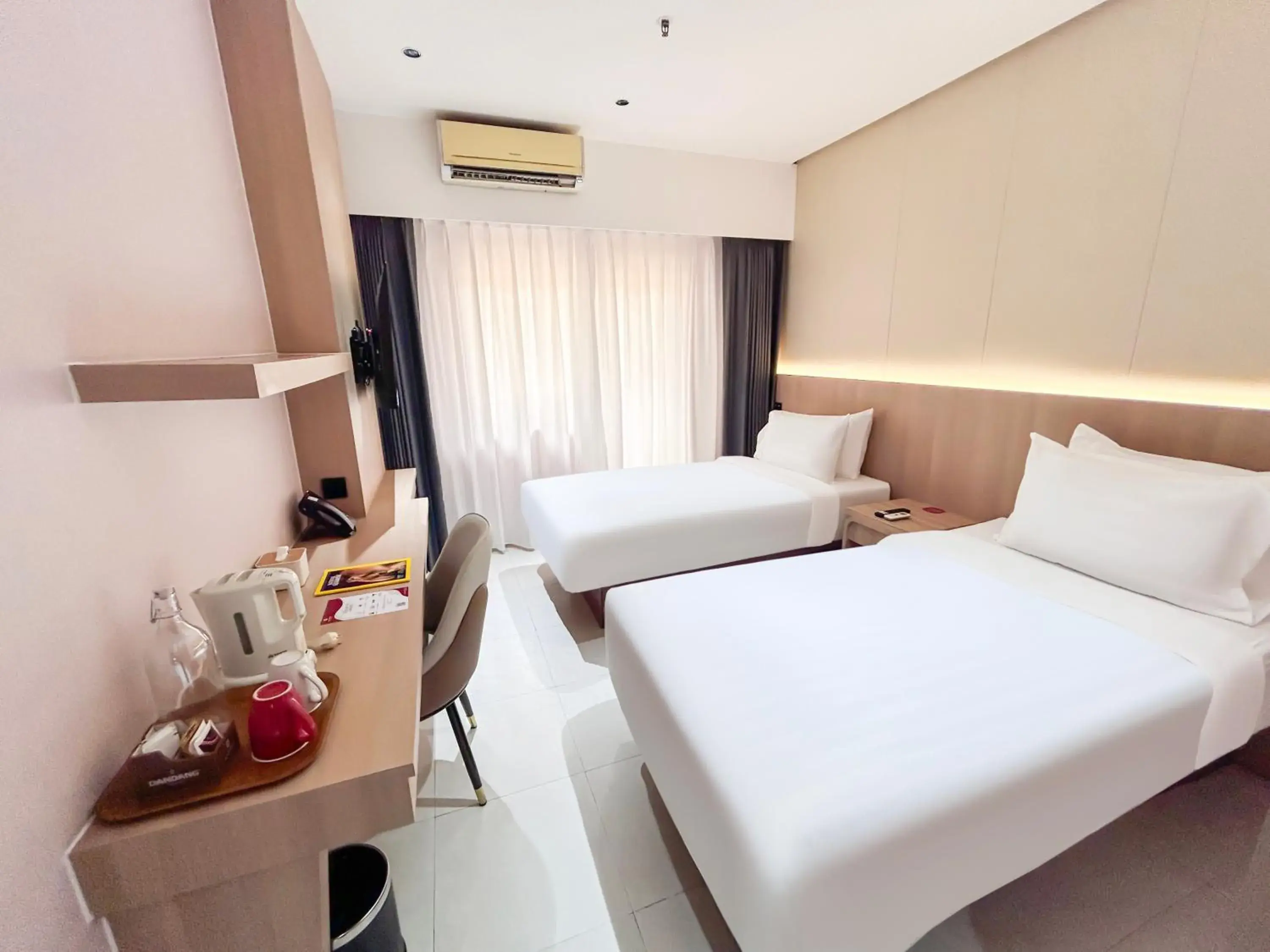 Twin Room with Balcony in Shankee Suites Sudirman Twin Room with Balcony in Shankee Suites Sudirman