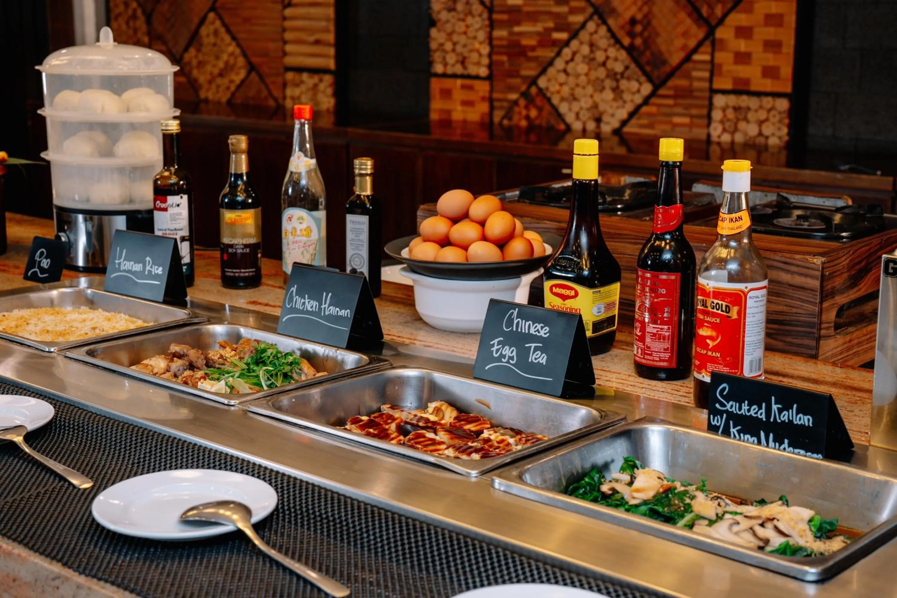 Restaurant/places to eat in Shankee Suites Sudirman