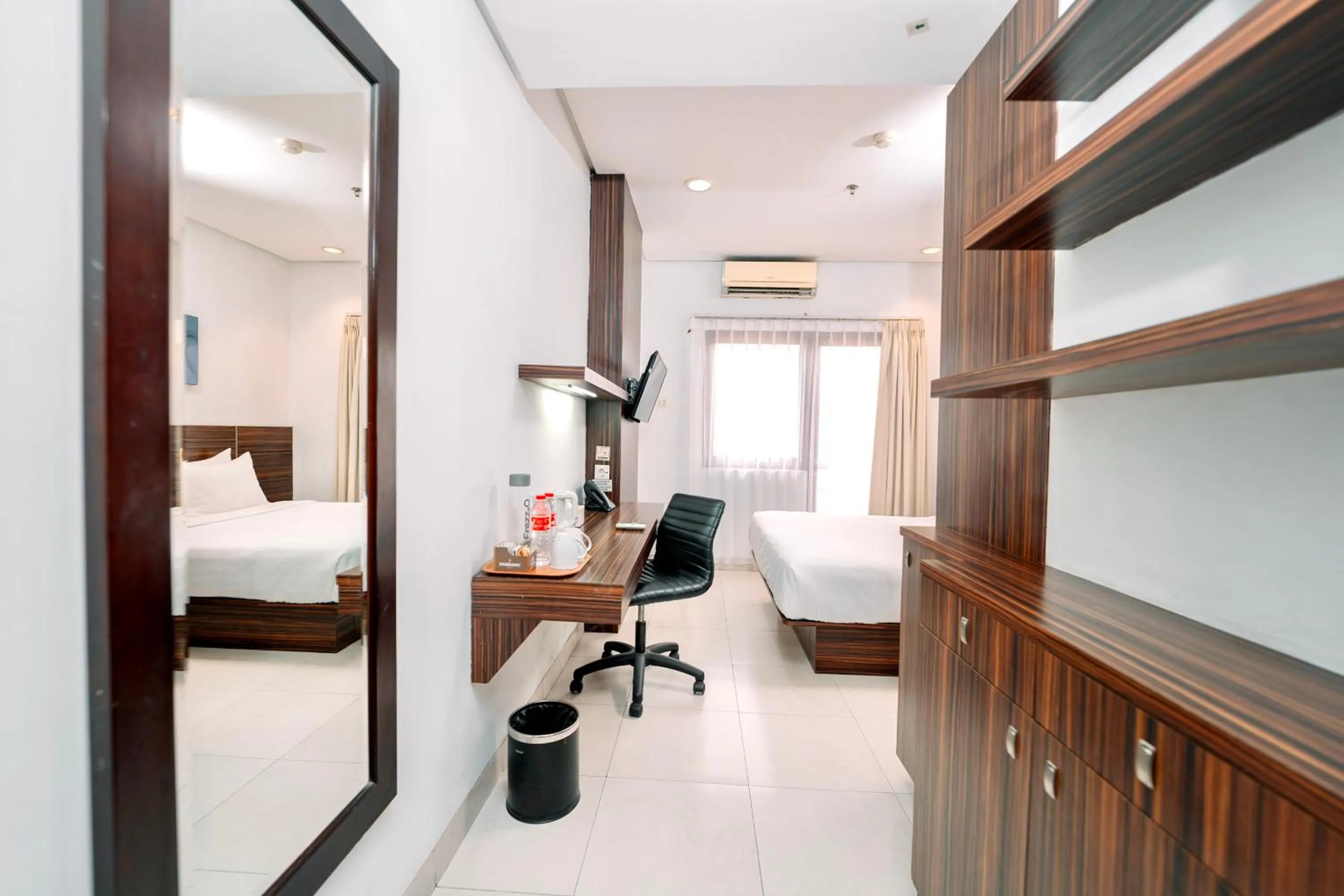 Bedroom, Bed in Shankee Suites Sudirman