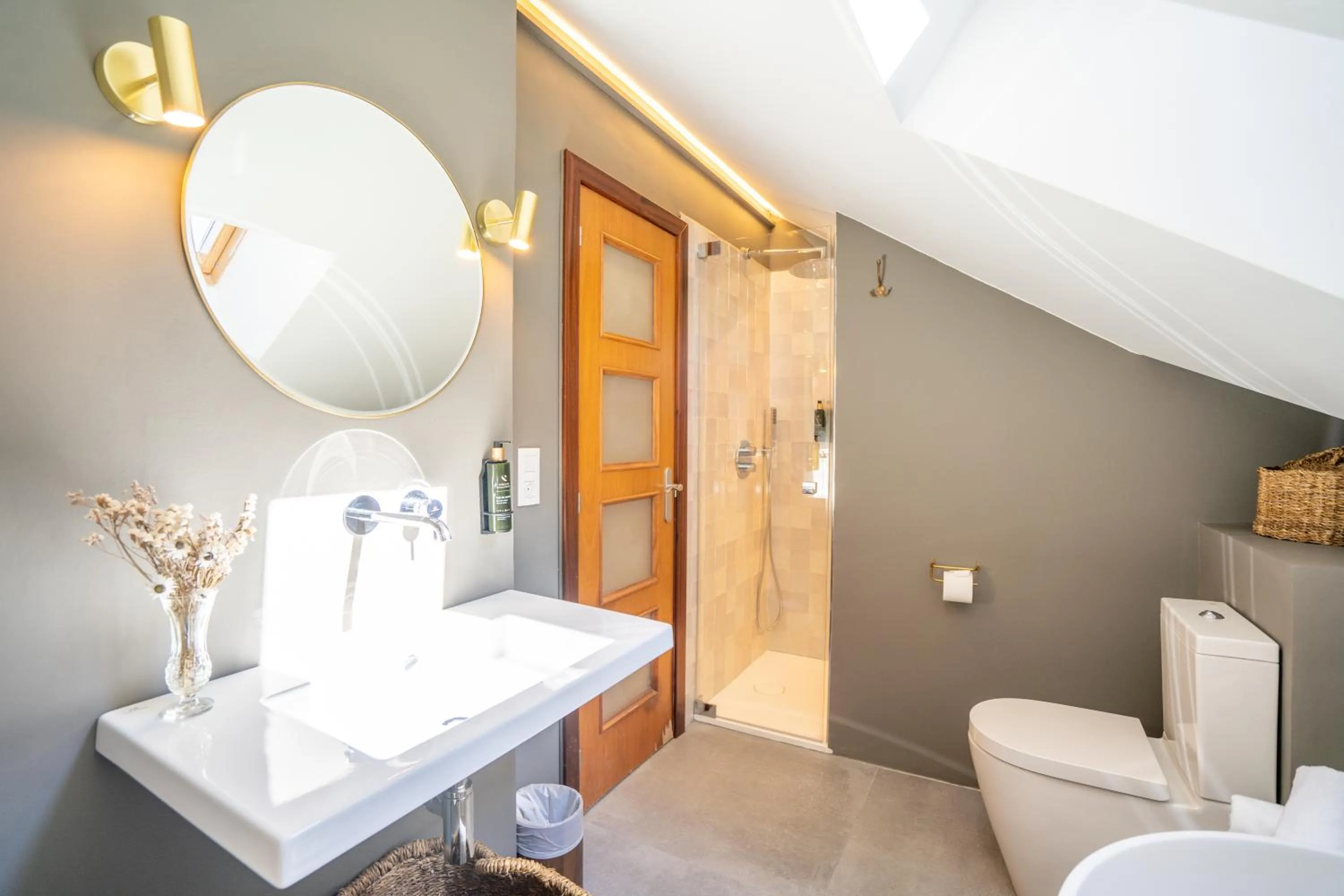 Shower in Hotel Torres de Somo