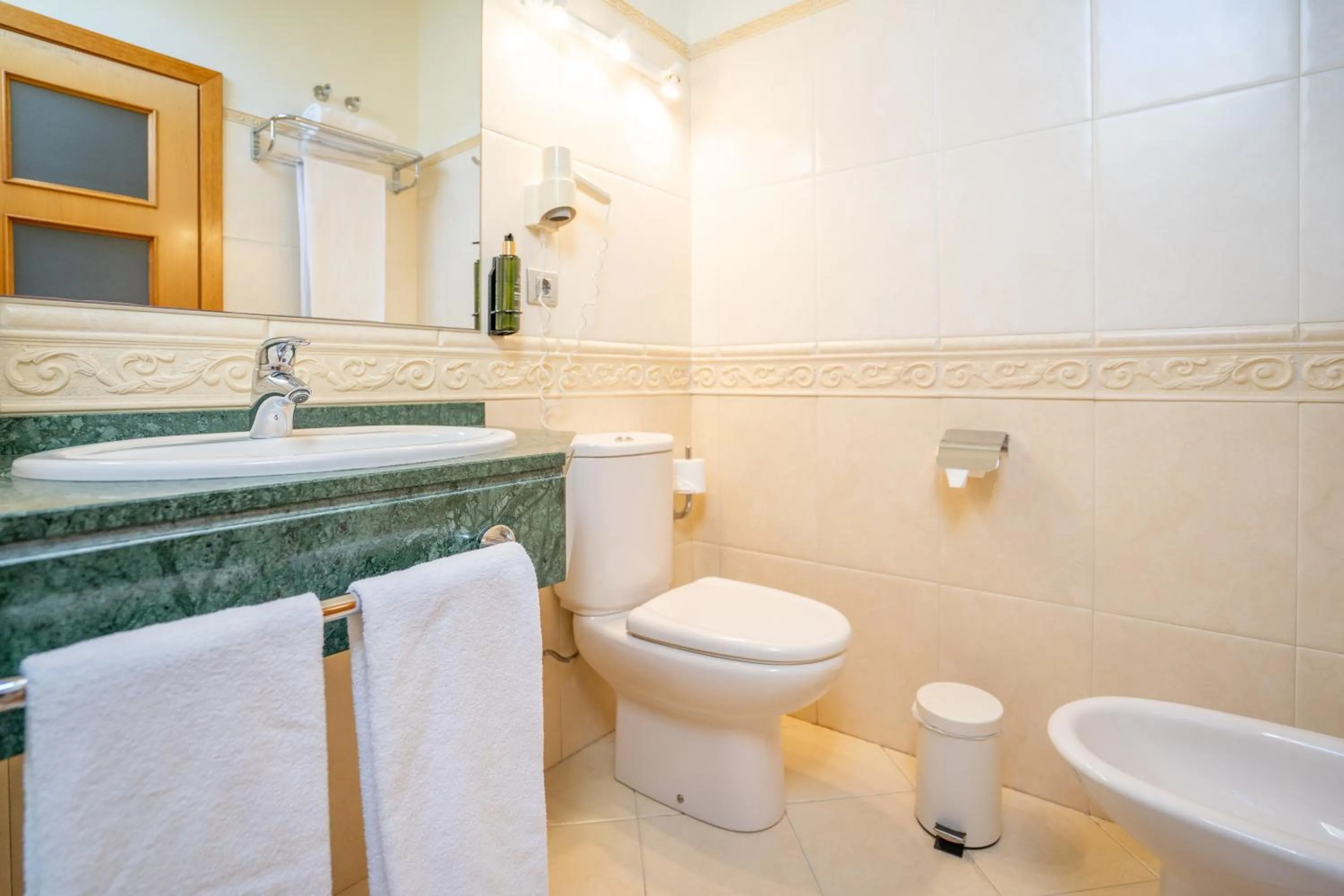 Bathroom in Hotel Torres de Somo